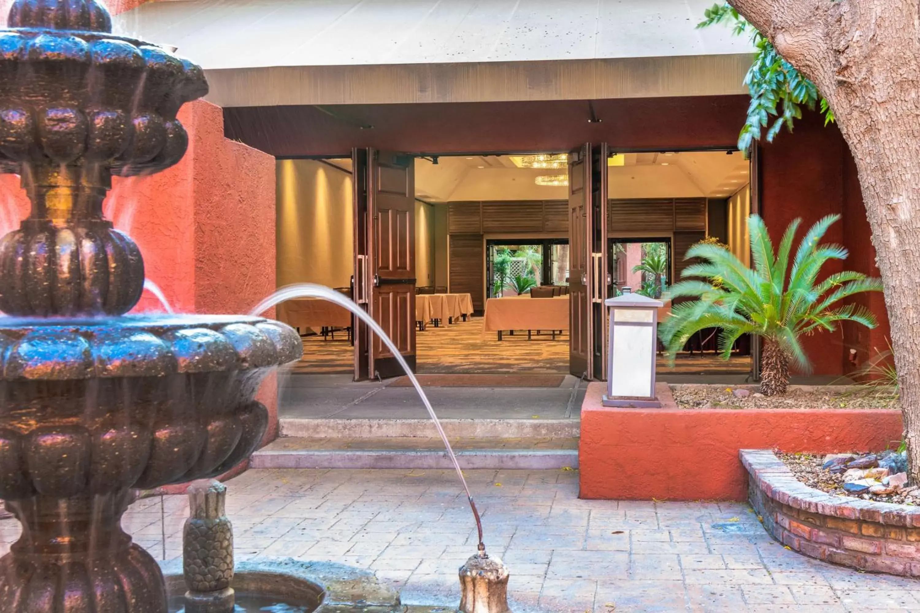 Inner courtyard view in Hilton Phoenix Resort at the Peak - Formerly Pointe Hilton Squaw Peak Resort