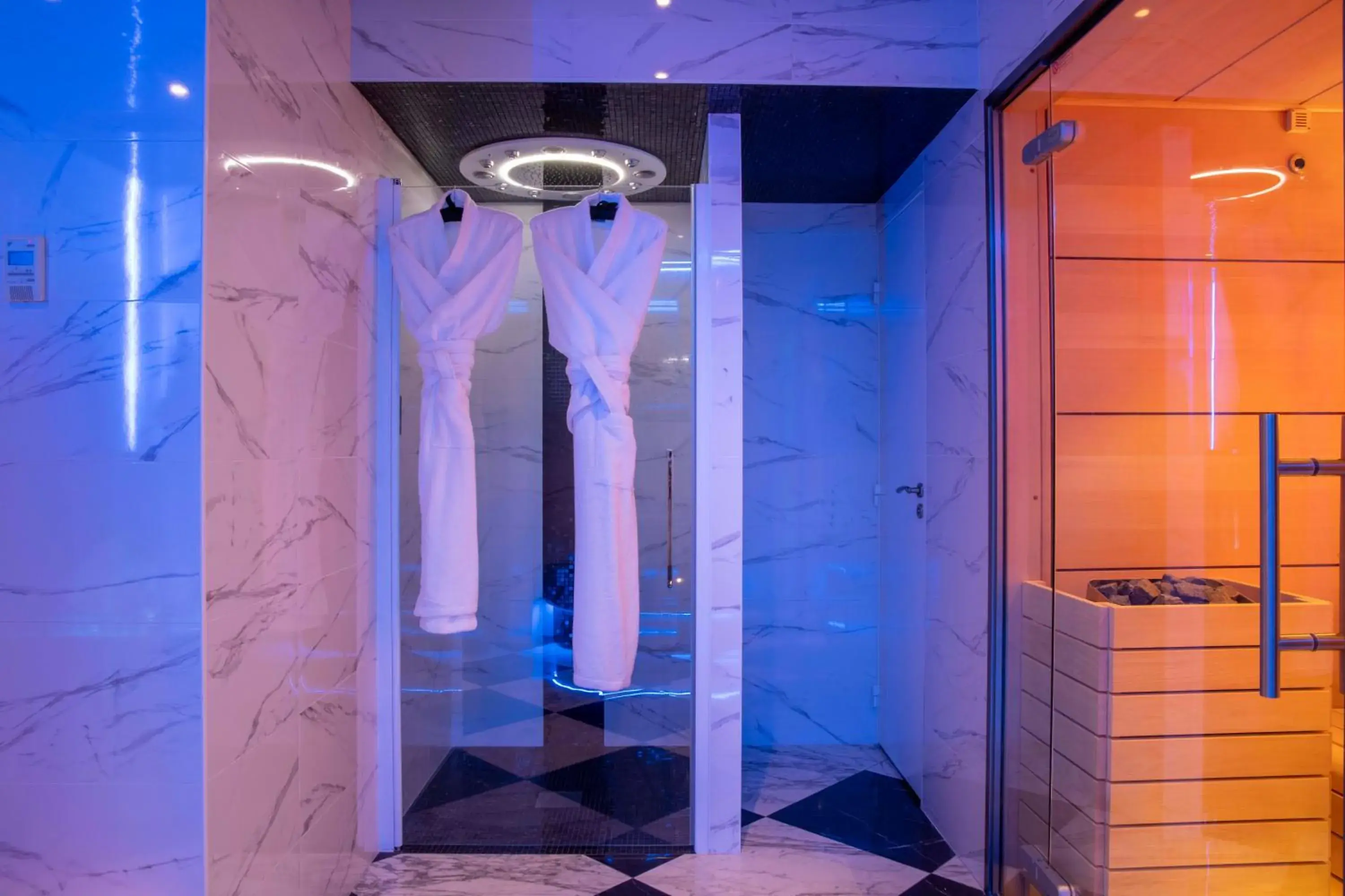 Spa and wellness centre/facilities, Bathroom in Hotel Saint Jacques