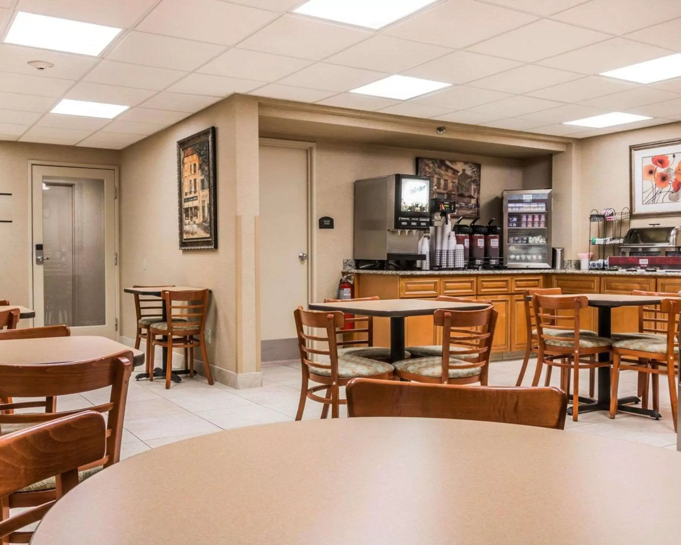 Restaurant/Places to Eat in Comfort Inn Utica