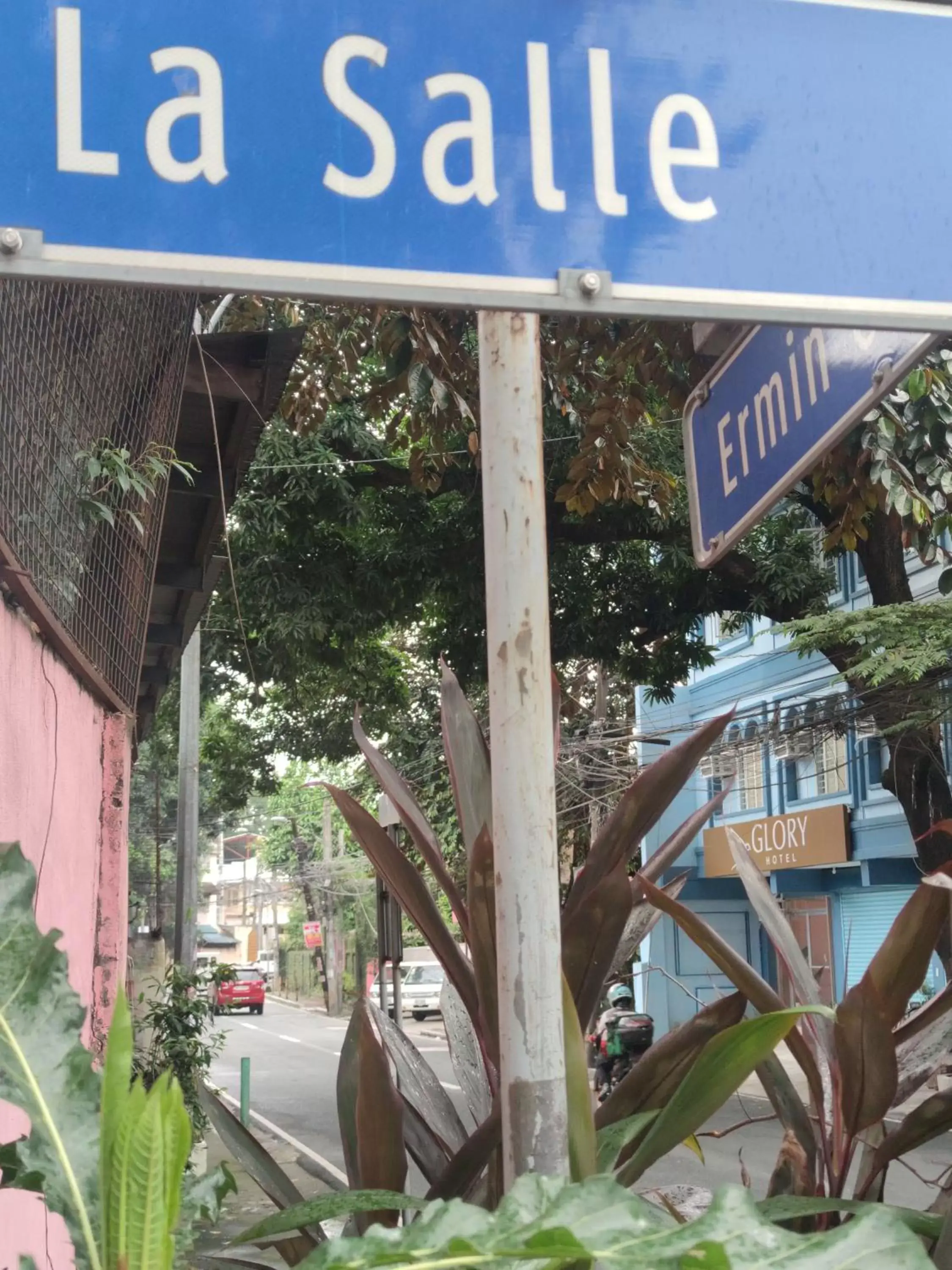 Property building in Glory Hotel Cubao Property building in Glory Hotel Cubao