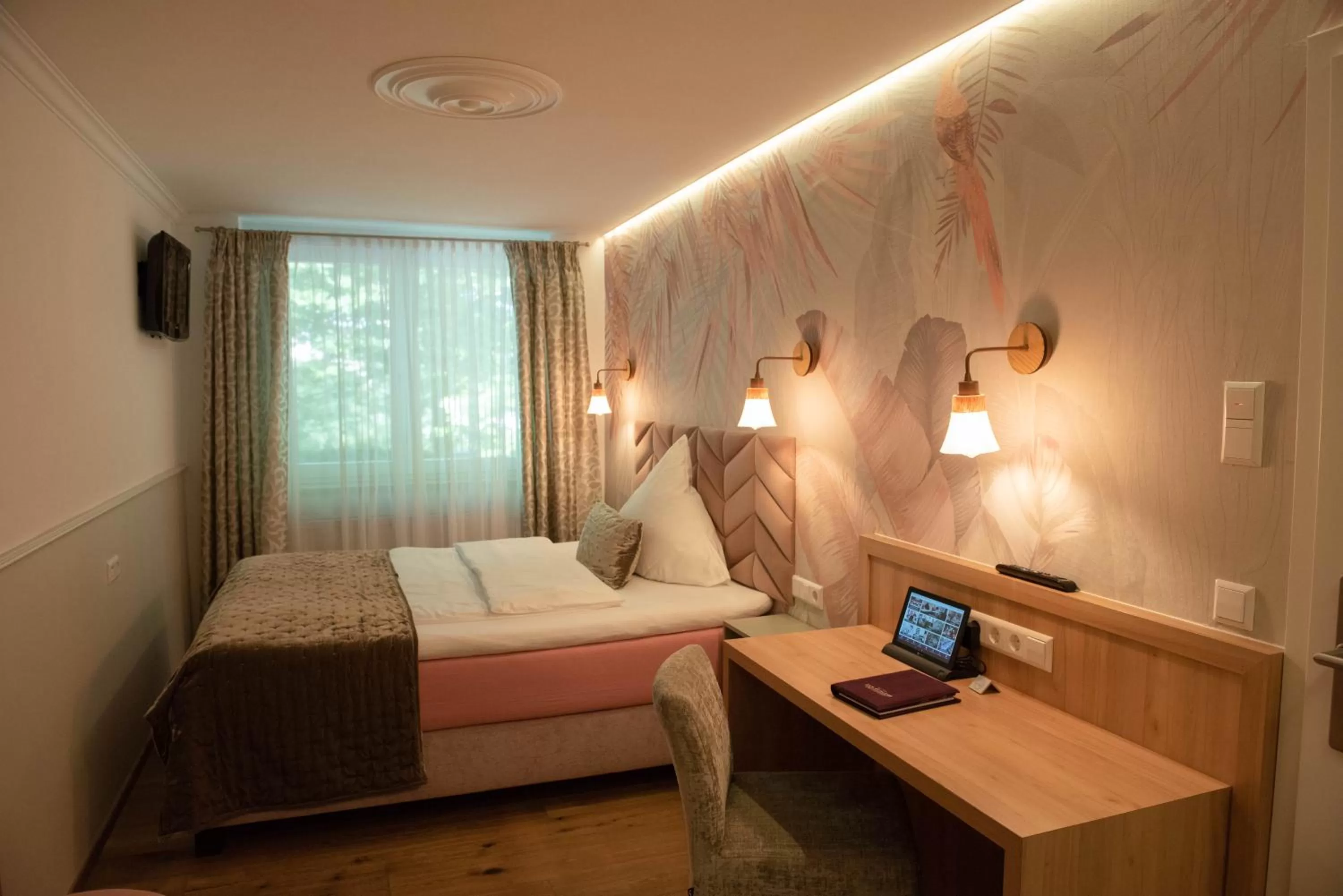 Photo of the whole room, Bed in Boutique - Hotel Zum Schloss