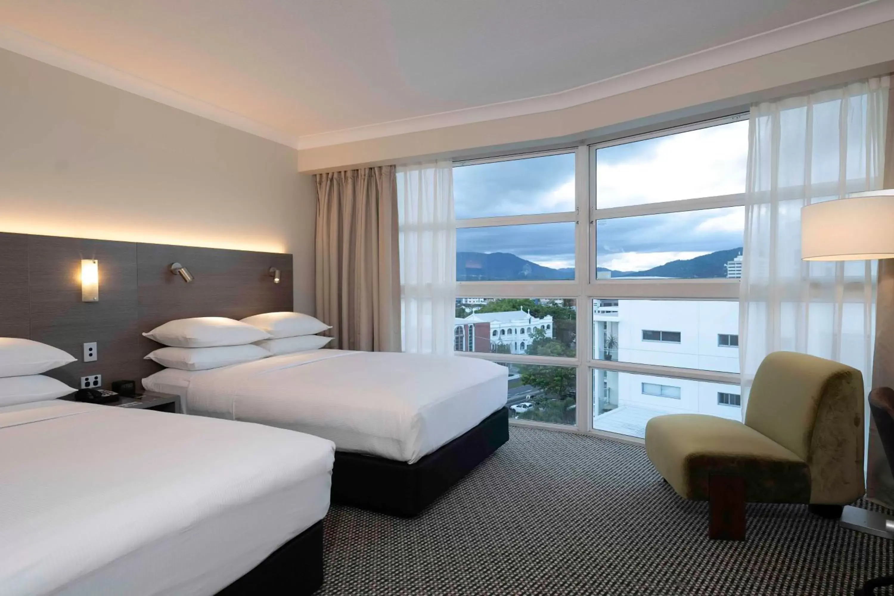 Bedroom in DoubleTree by Hilton Cairns
