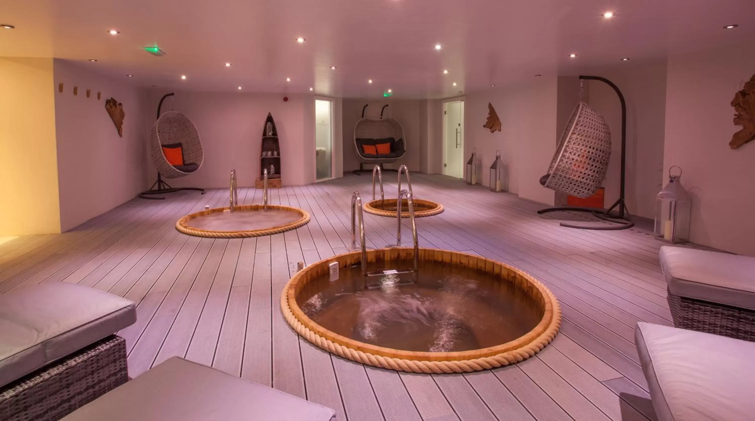 Hot Tub, Swimming Pool in Netherwood Hotel & Spa