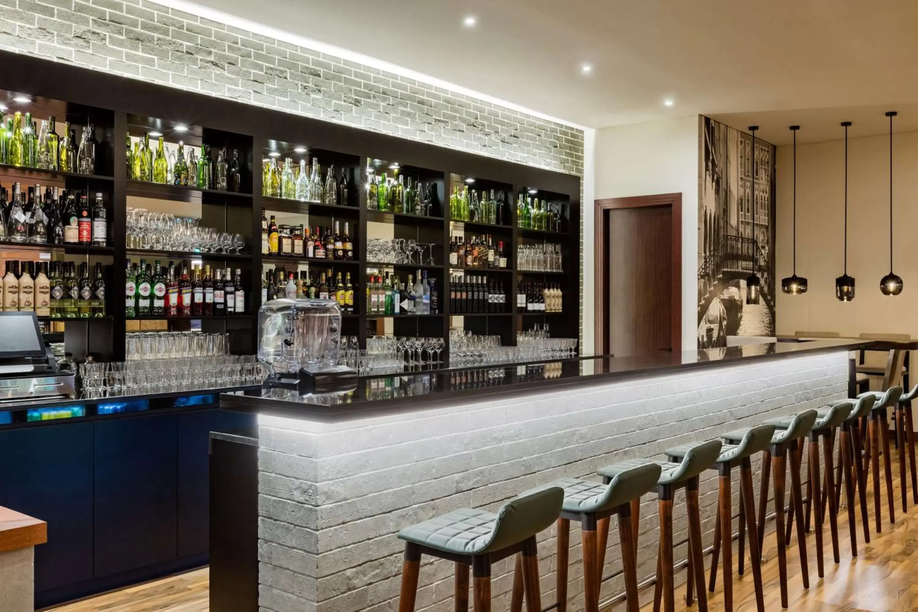 Restaurant/places to eat, Lounge/Bar in The Diplomat Radisson Blu Hotel Residence & Spa