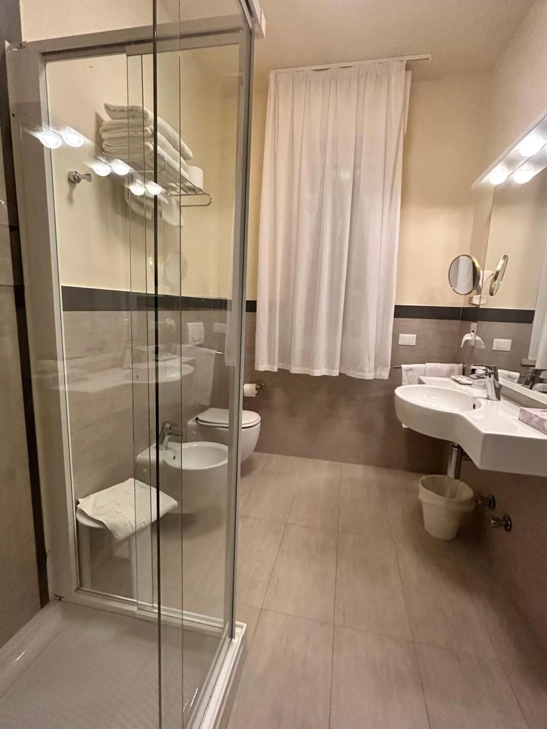 Bathroom in Hotel Adria