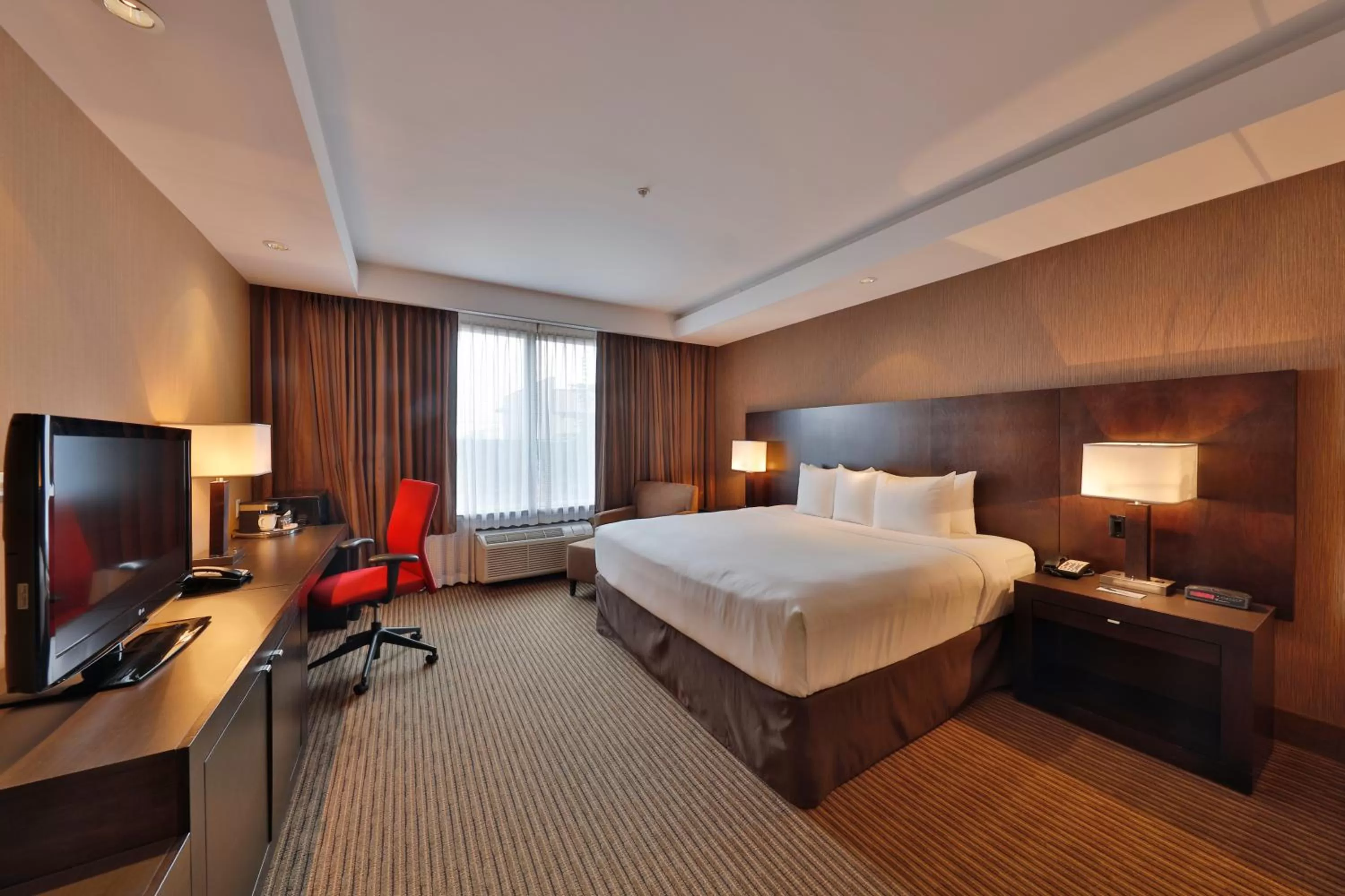 Bedroom, Bed in Edmonton Hotel & Convention Center Edmonton