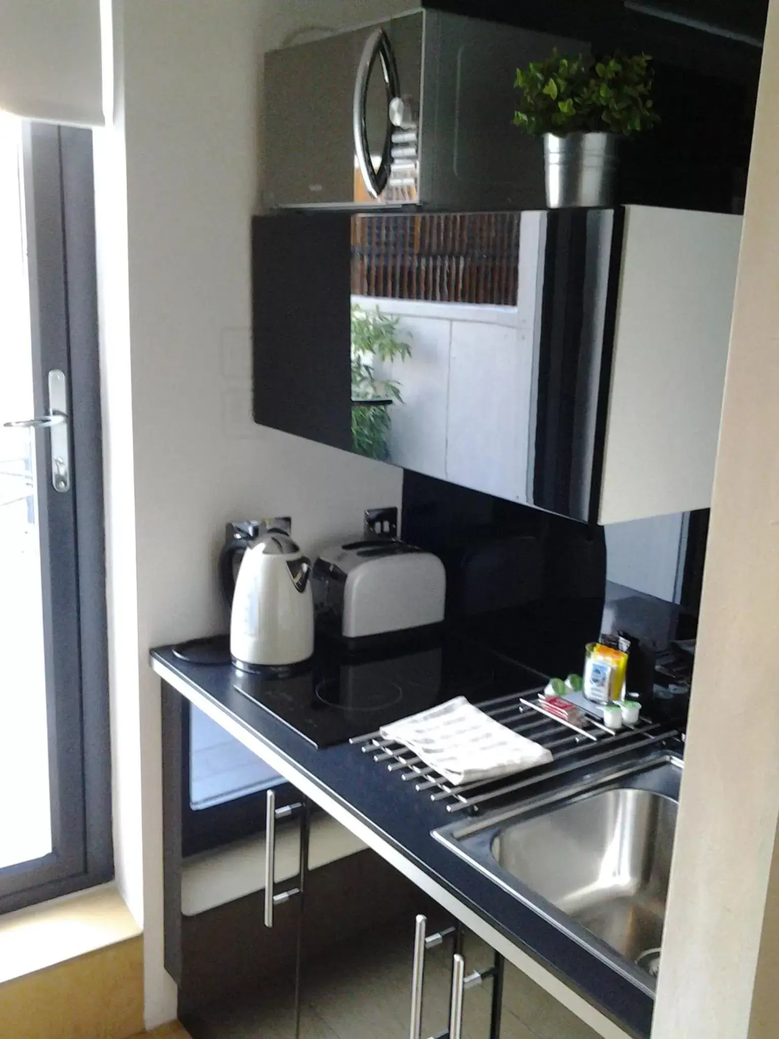Kitchen/Kitchenette in Room Home Stay