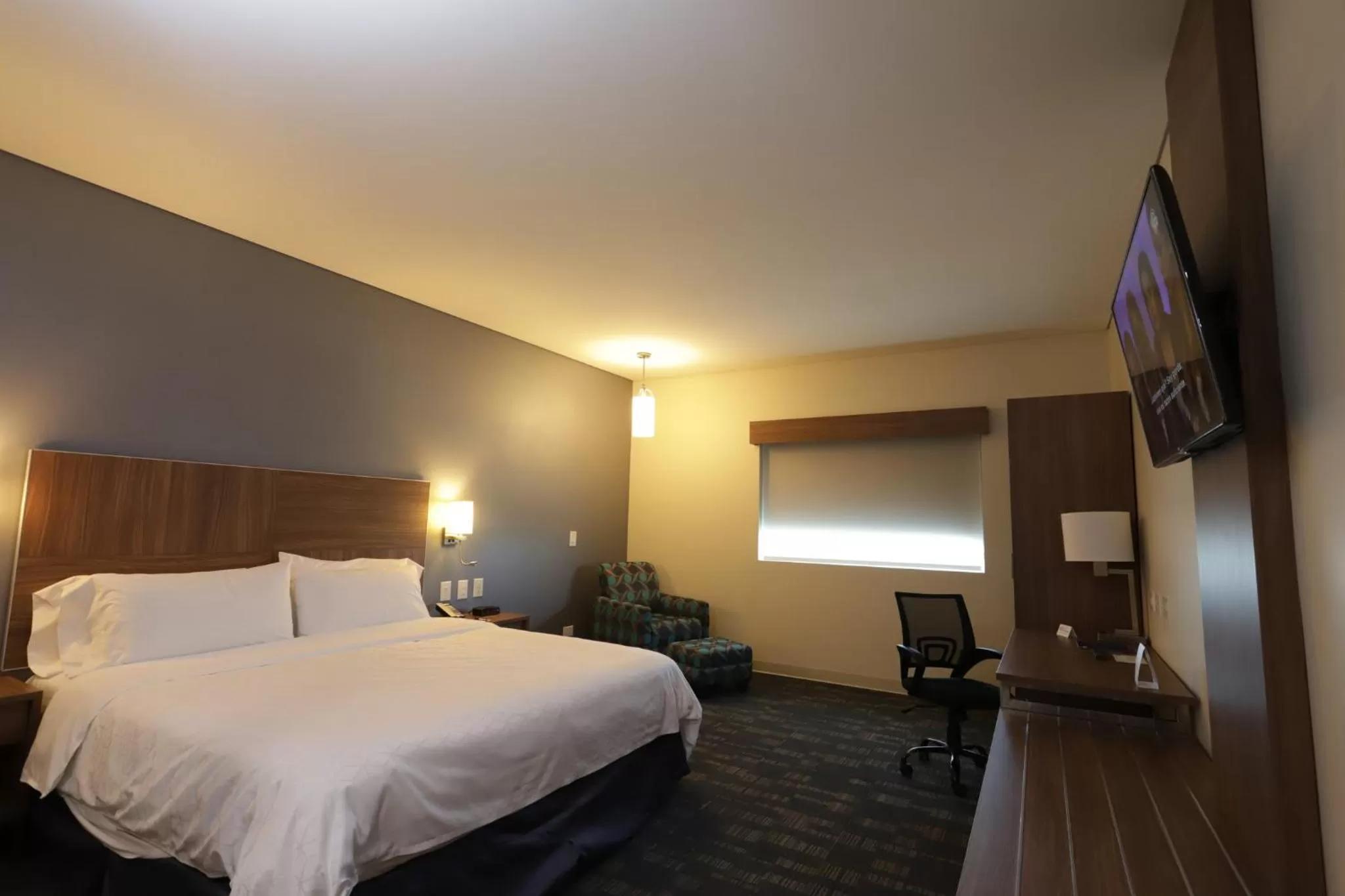 Photo of the whole room, Bed in Holiday Inn Express & Suites Mexicali by IHG