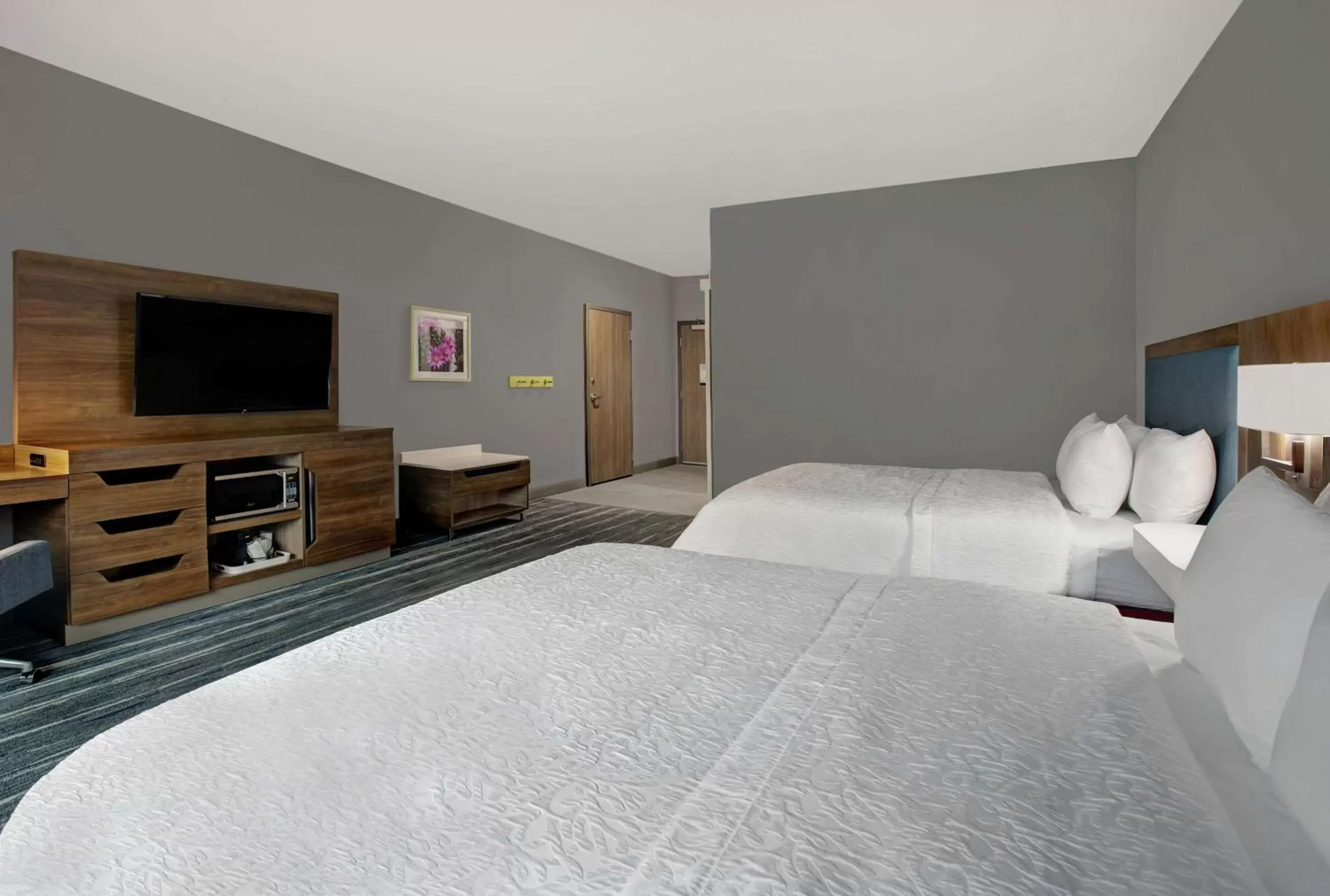 Bedroom, Bed in Hampton Inn Weslaco