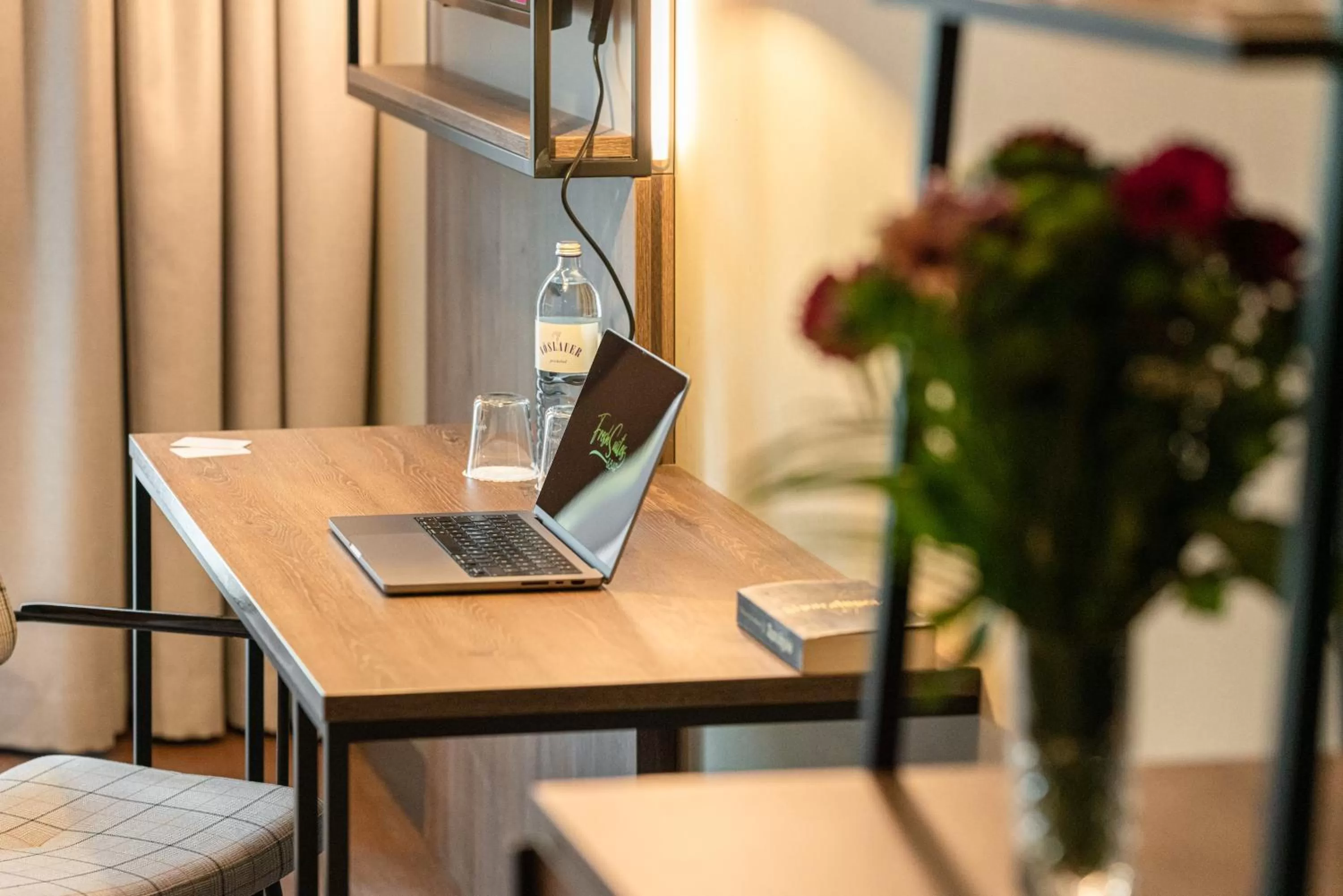 hair dresser in FreshSuites & Bar