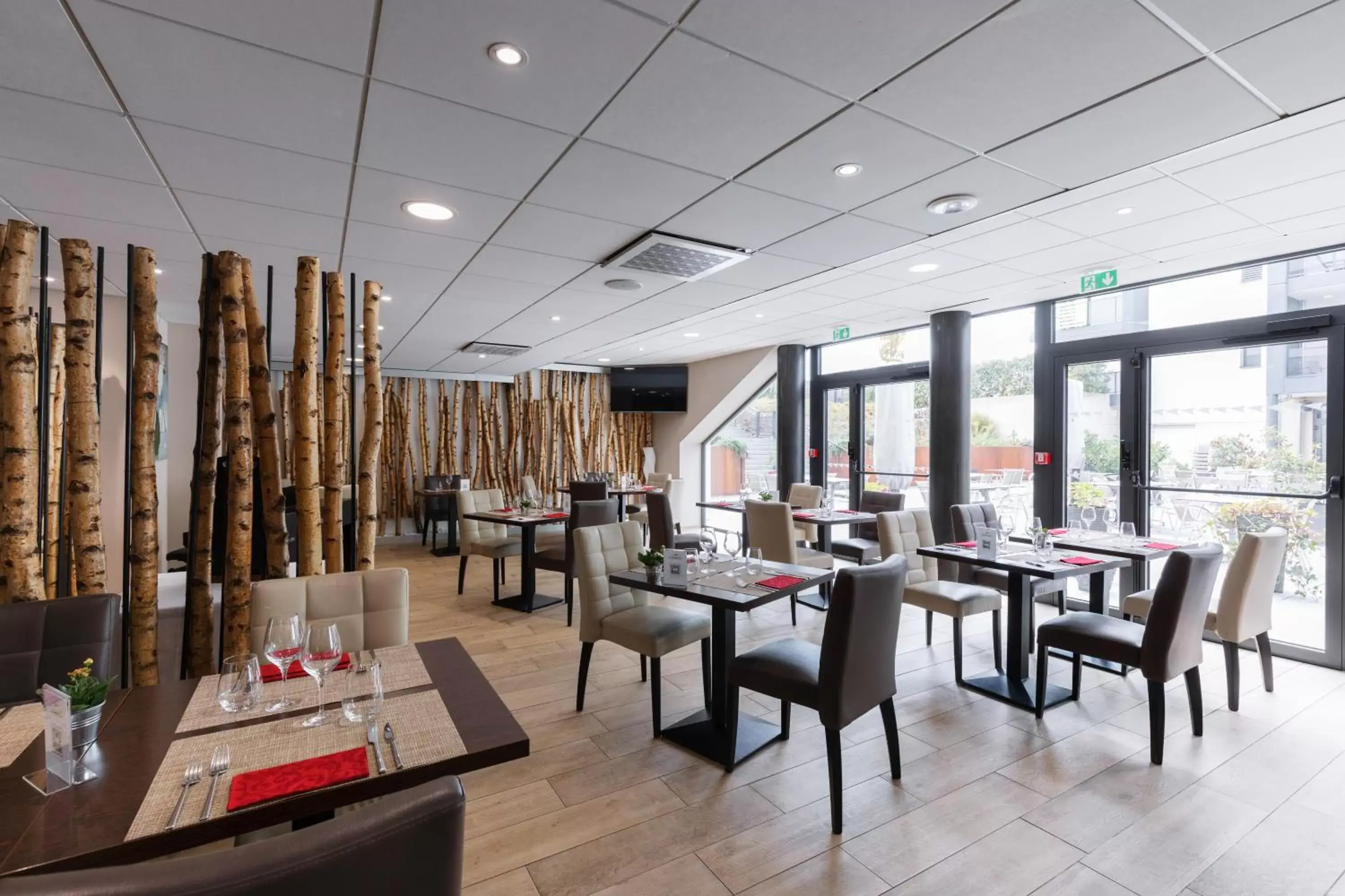 Restaurant/Places to Eat in Mercure Bale Mulhouse Aeroport