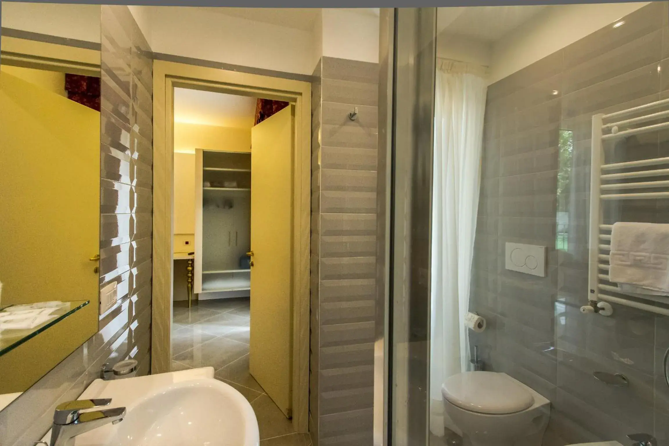 Bathroom in Hotel Gallia Palace