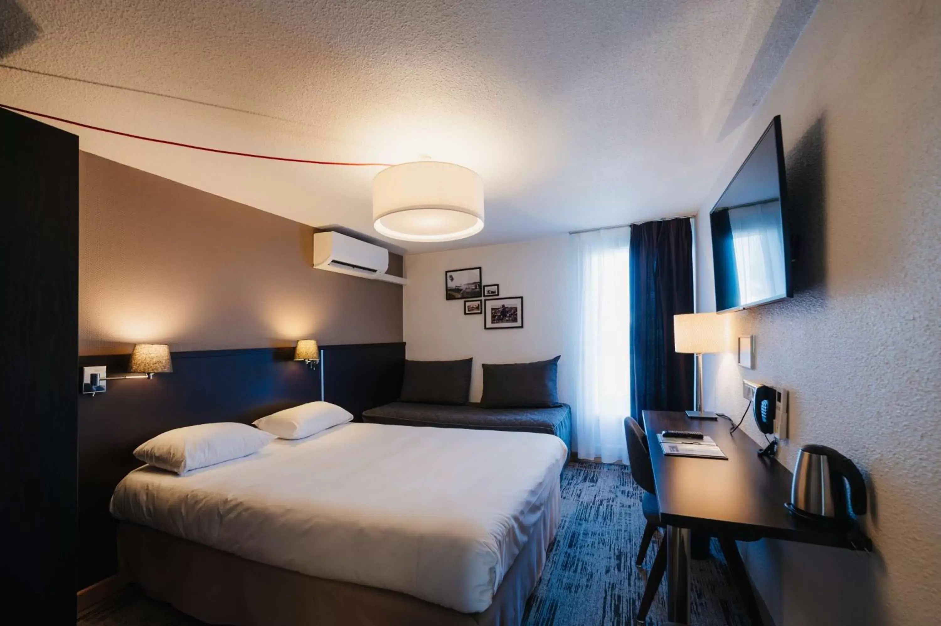 Photo of the whole room, Bed in Sure Hotel by Best Western Châteauroux