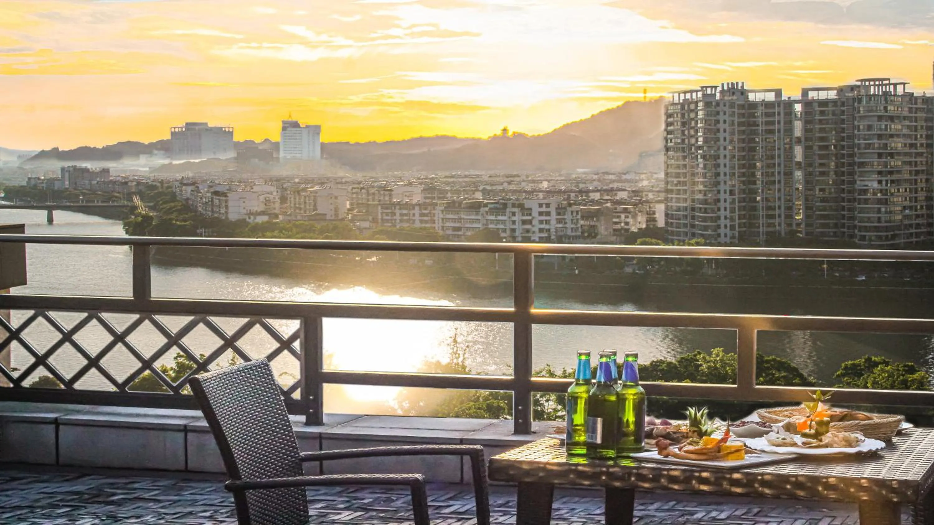 Property building in Crowne Plaza Huangshan Yucheng by IHG