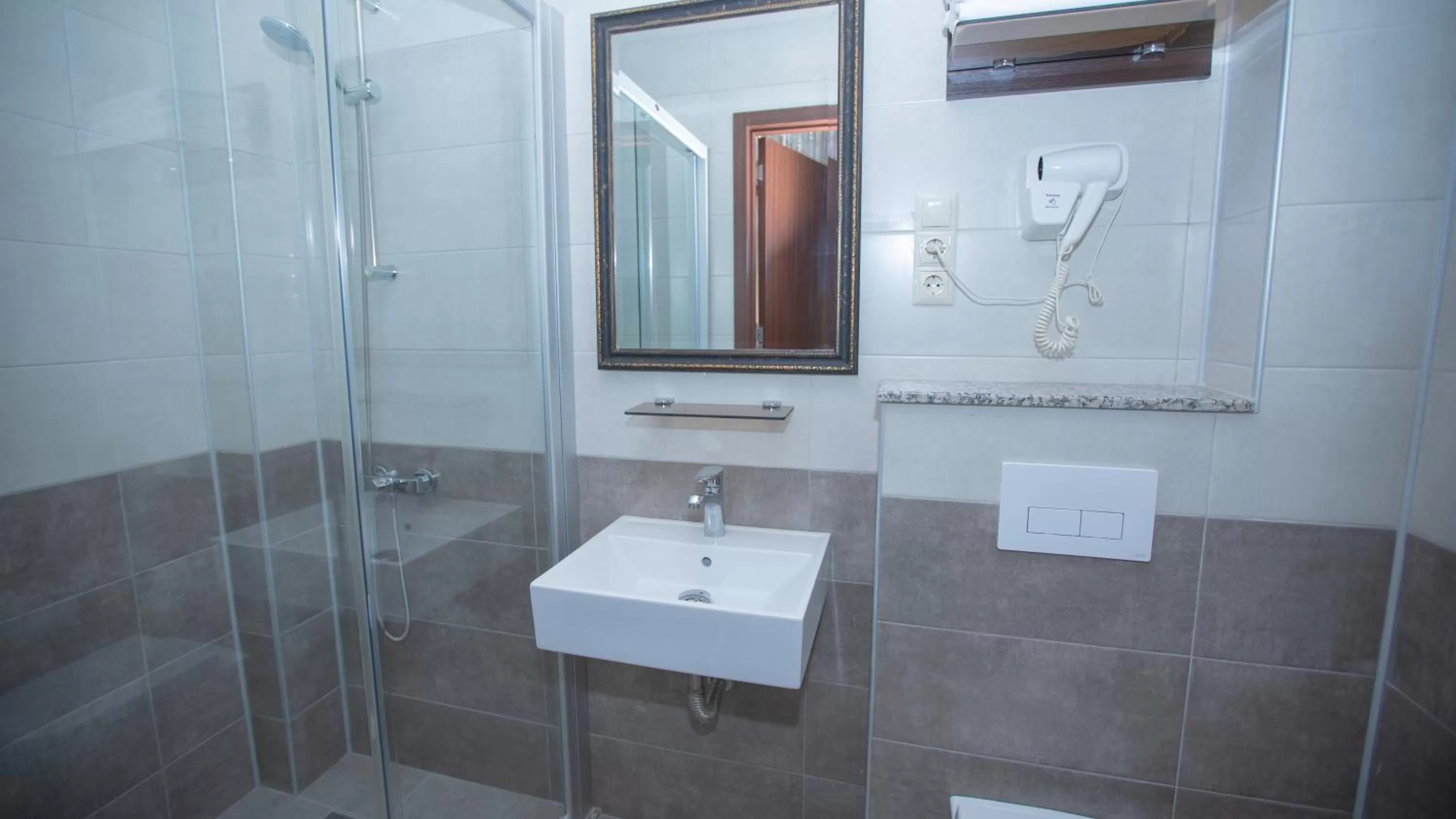 Toilet in Royal Venezia Hotel