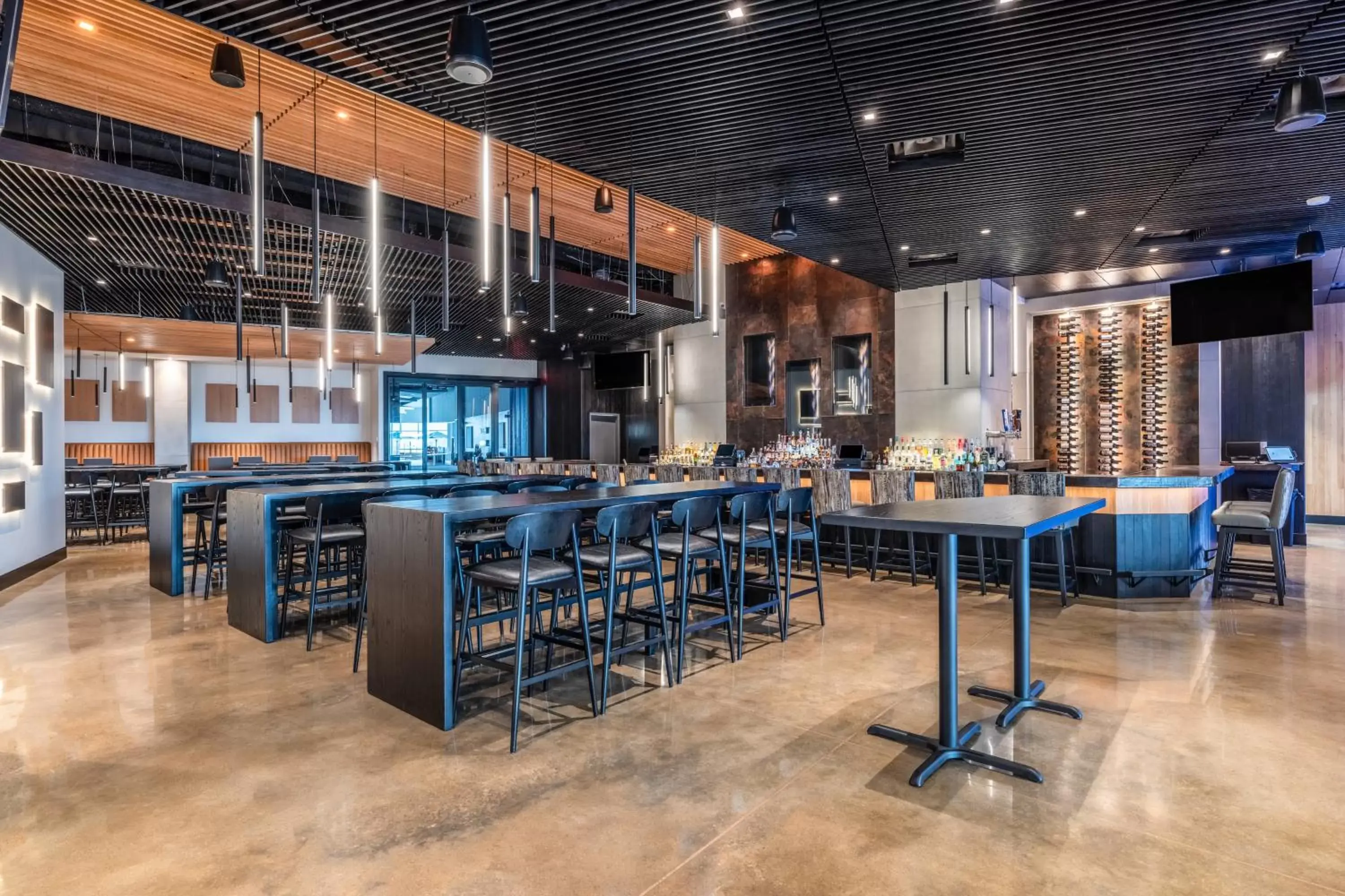 Dining area, Restaurant/Places to Eat in Crowne Plaza - Kearney, an IHG Hotel