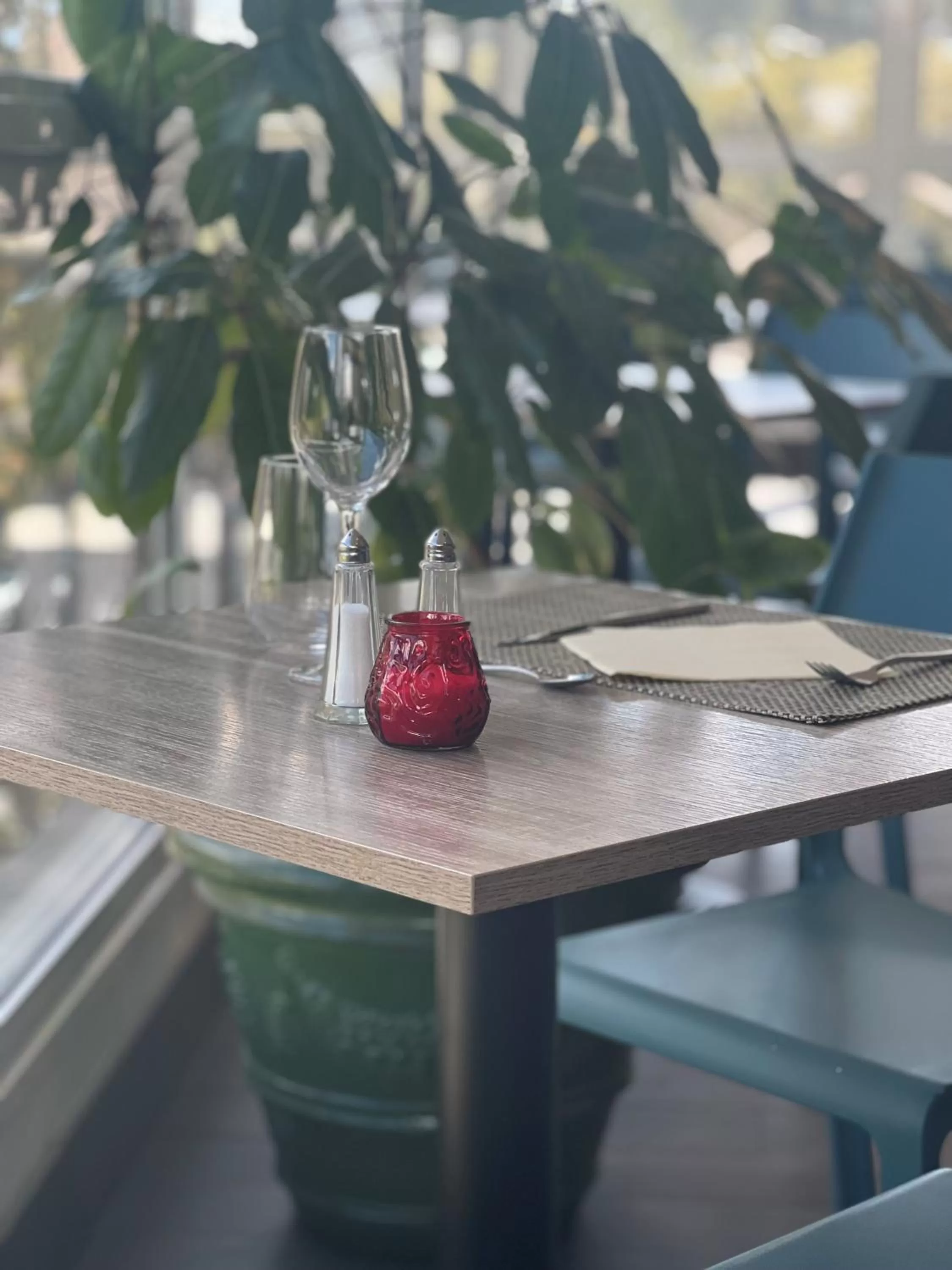 Restaurant/places to eat in Hôtel restaurant Kyriad Fréjus