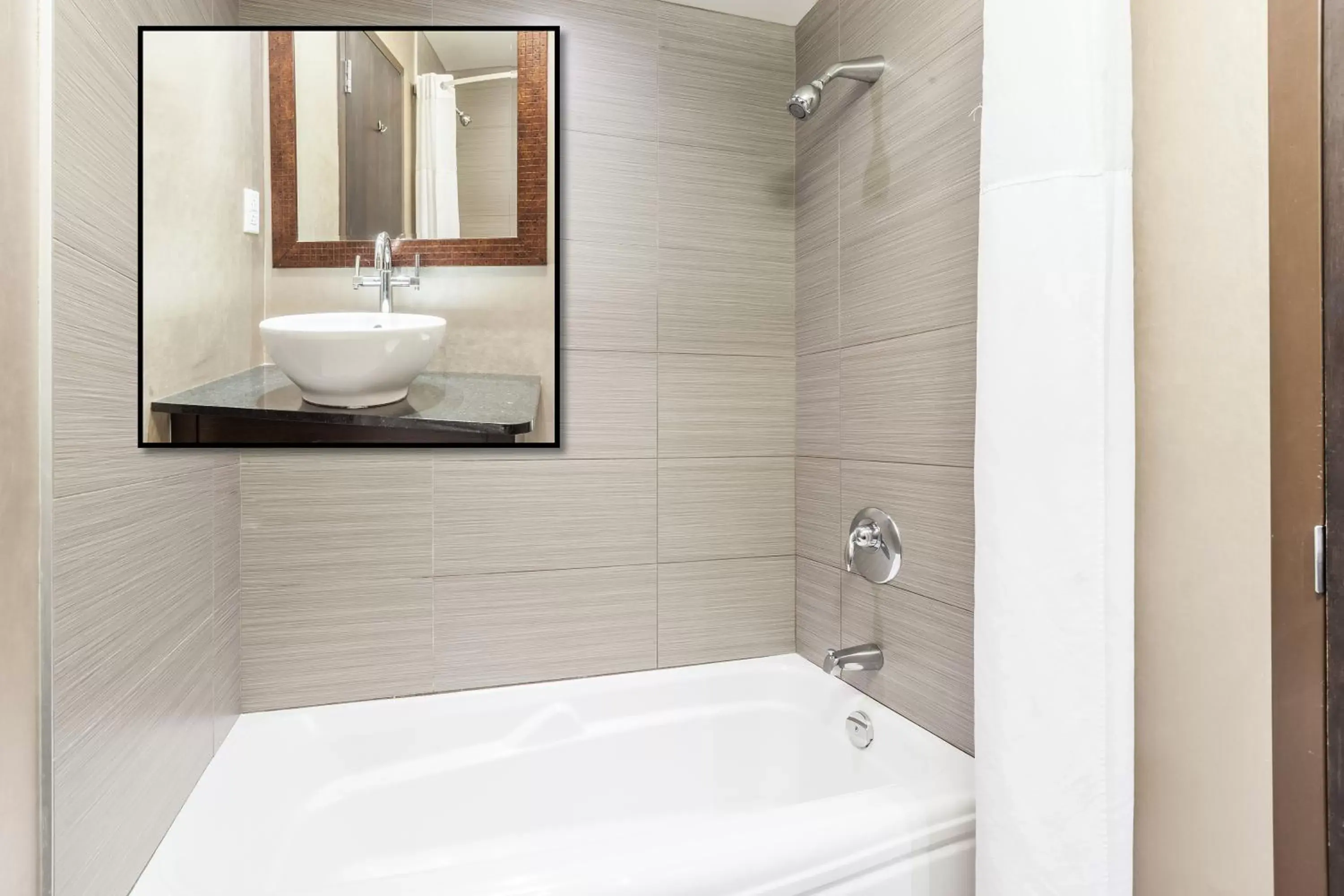 Photo of the whole room in Hotel Ambassadeur et Suites Photo of the whole room in Hotel Ambassadeur et Suites