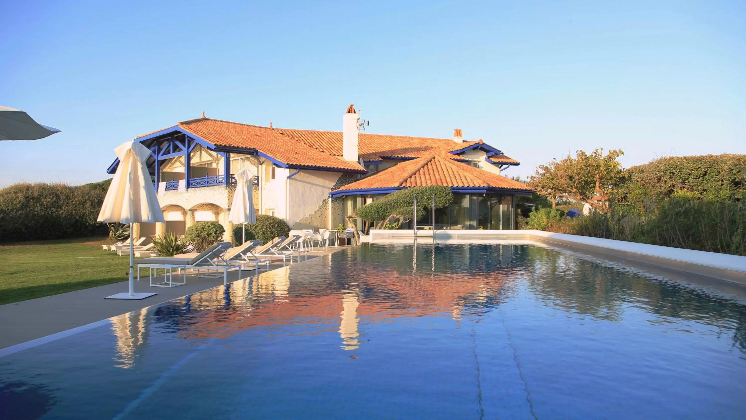 Property building in Villa L'Arche