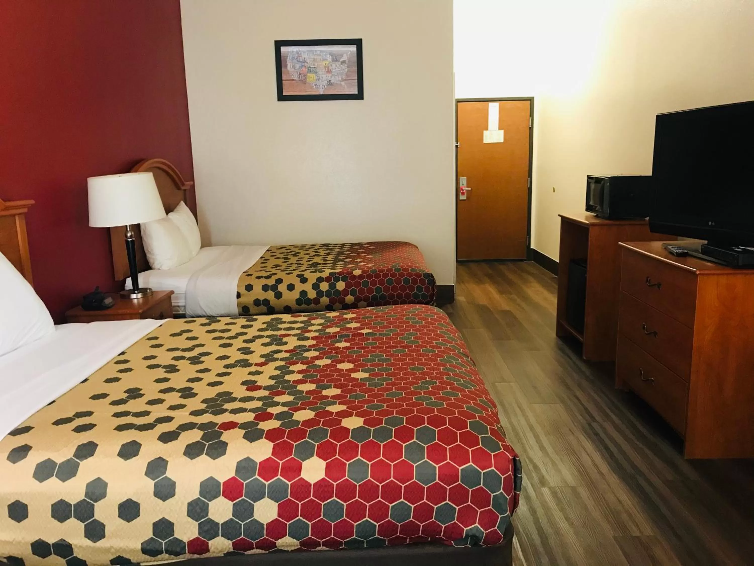Queen Room with Two Queen Beds in Econo Lodge Inn & Suites Beaumont