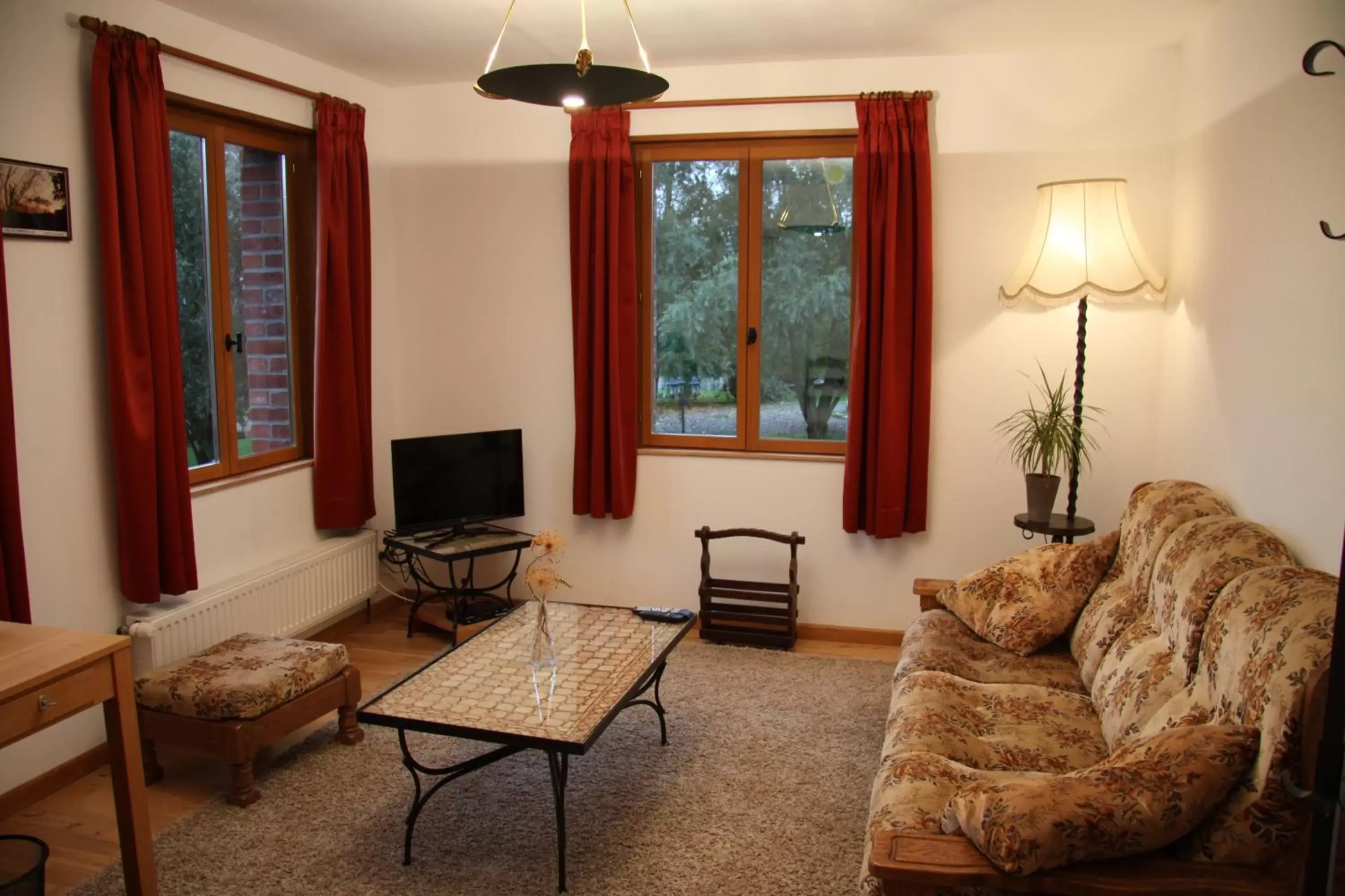 TV and multimedia, Seating Area in Hôtel Les Charmilles de Mormal