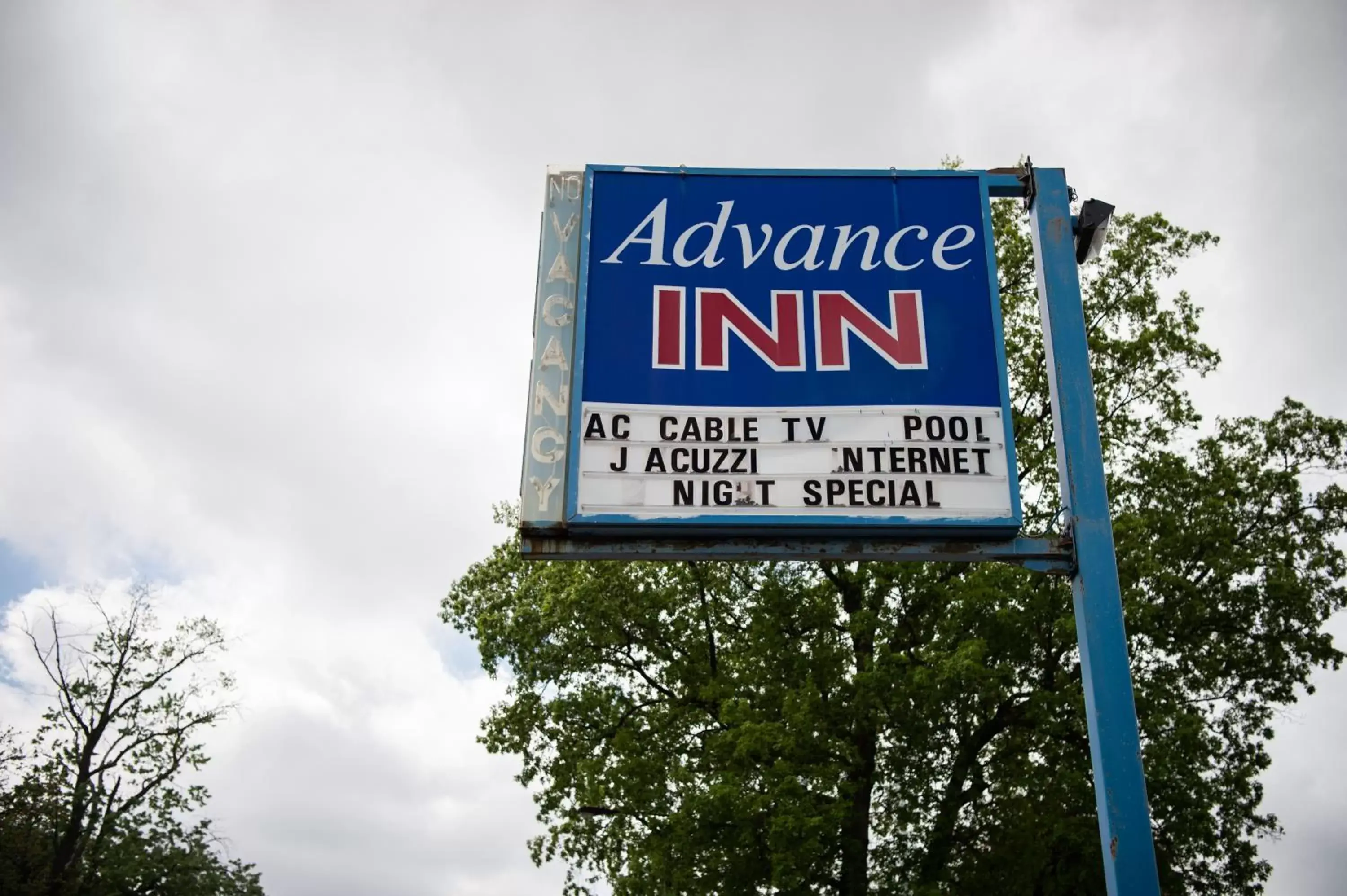 Advance Inn