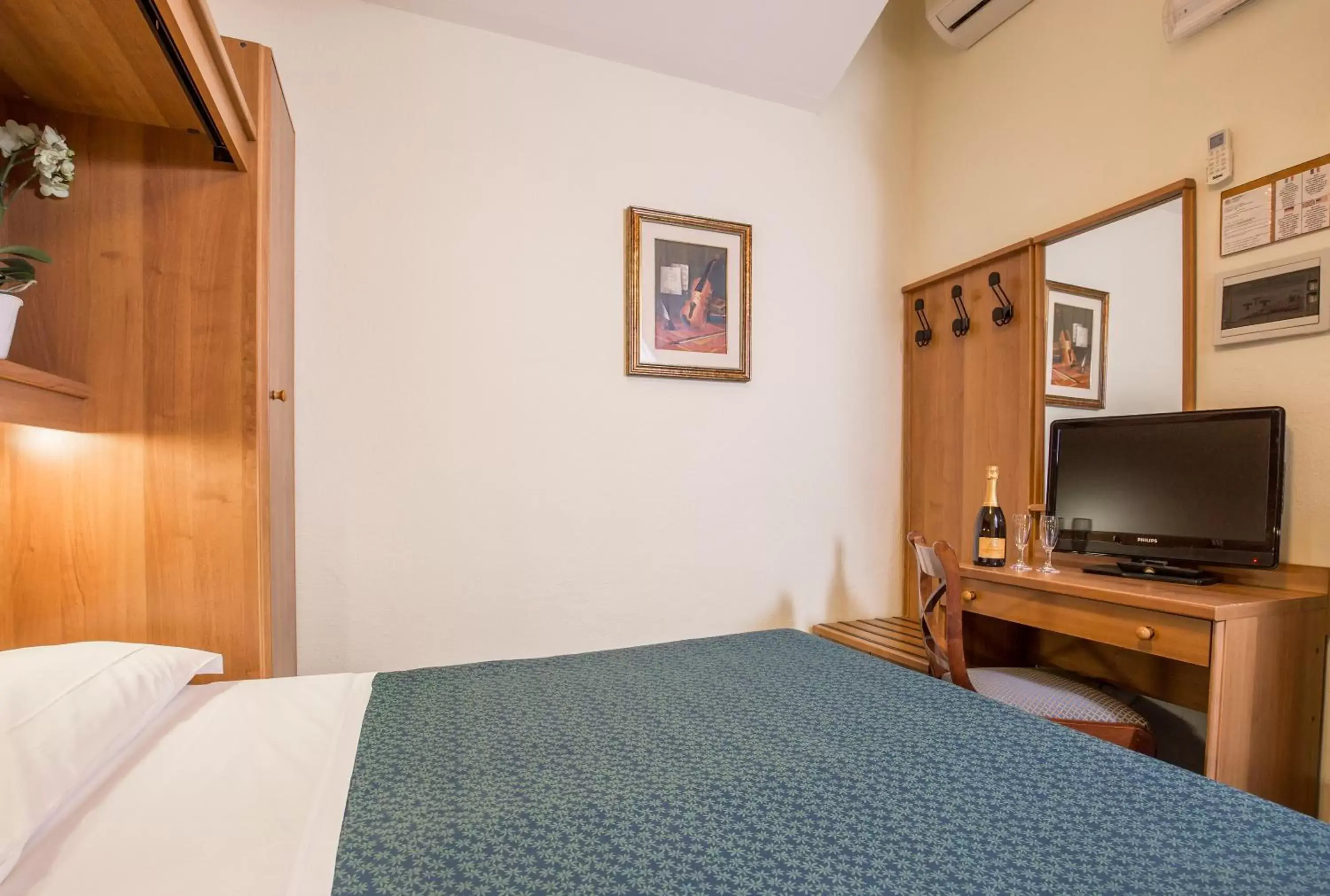 Bed, Room Photo in Hotel Trastevere