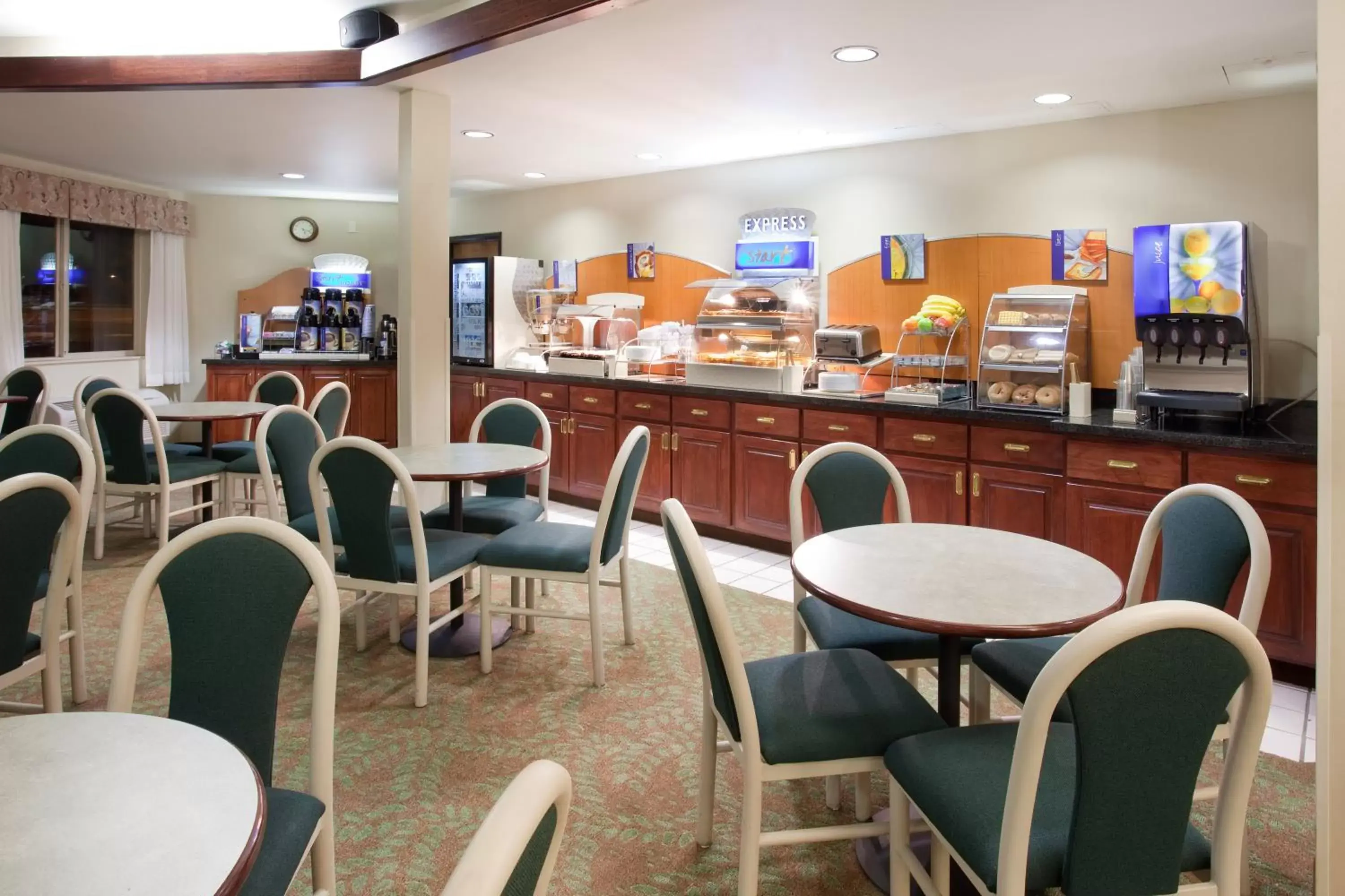 Breakfast, Restaurant/Places to Eat in Holiday Inn Express & Suites Colorado Springs-Airport, an IHG Hotel