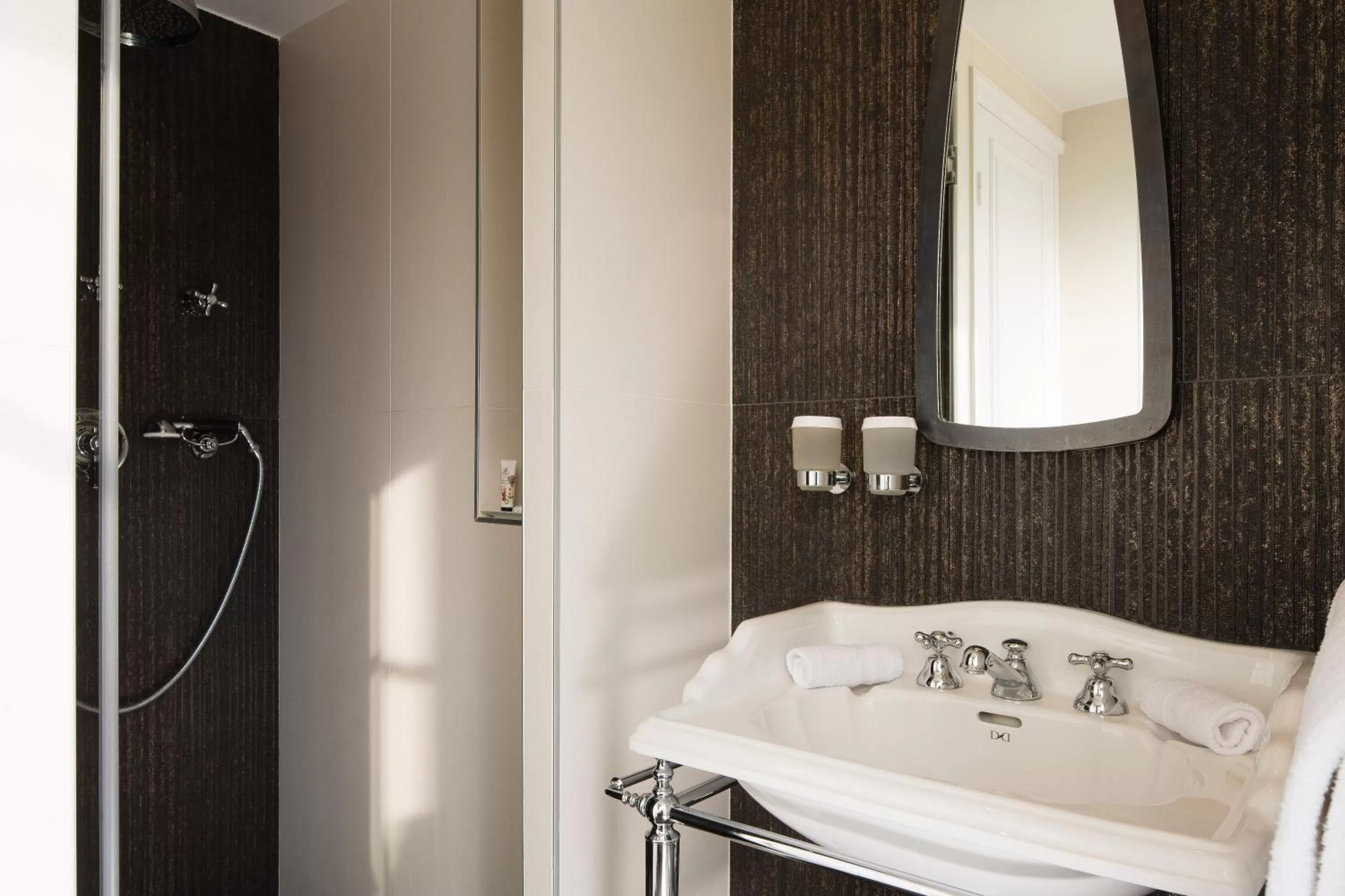 Bathroom in Hôtel Les Dames du Panthéon