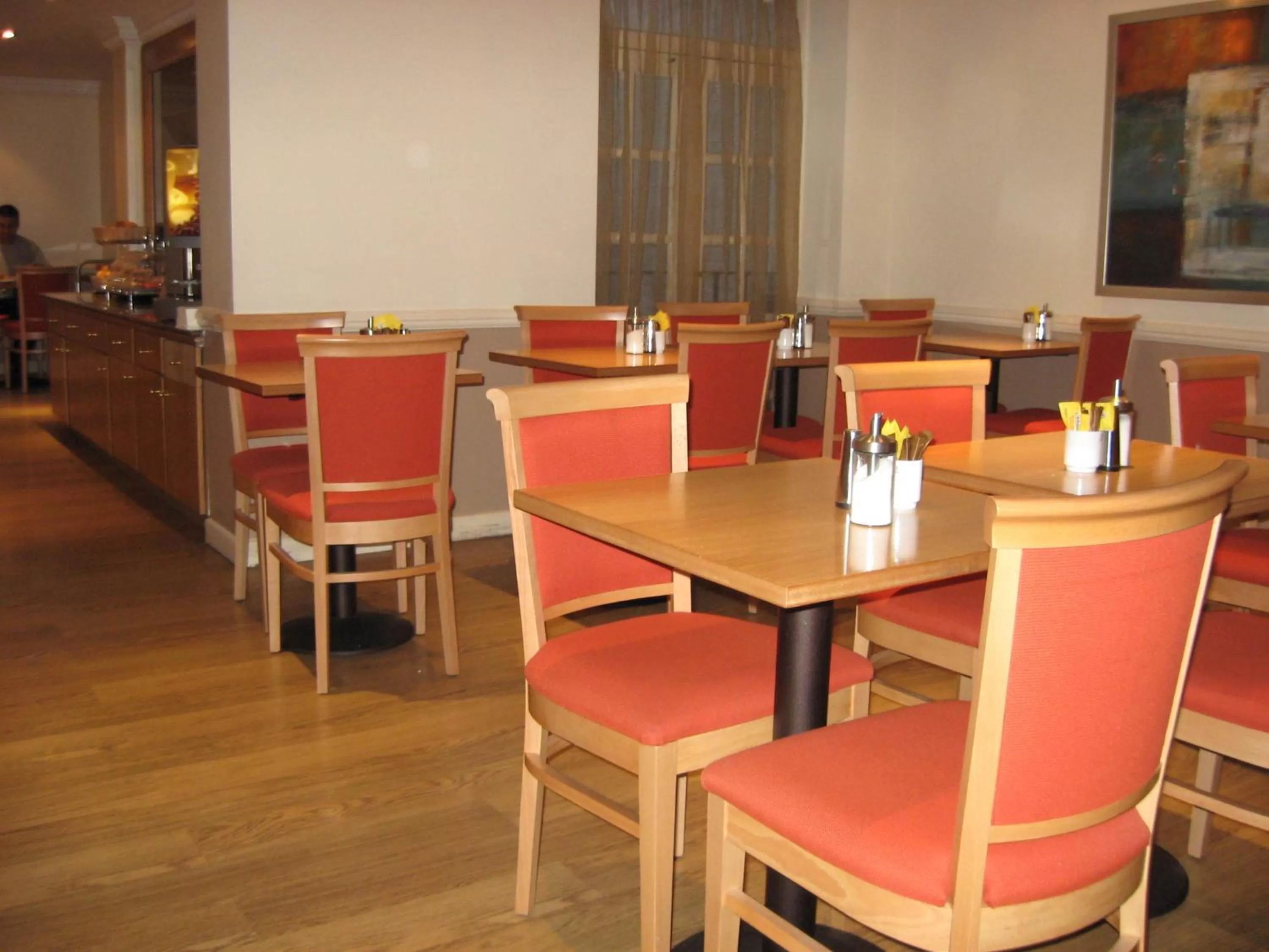 Restaurant/places to eat in Americana Hotel