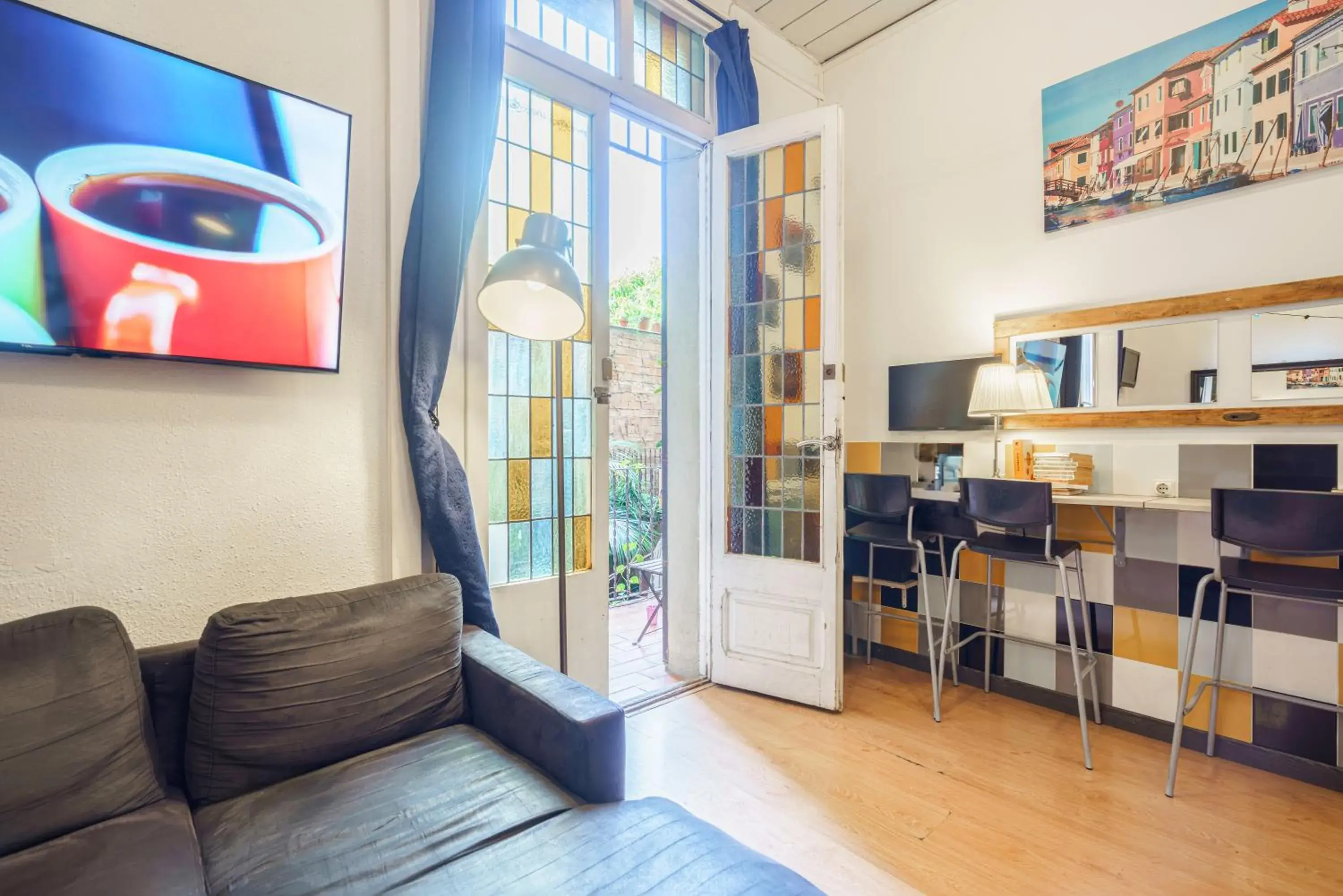 Communal lounge/ TV room, Seating Area in Casa Barcelo Hostel Barcelona