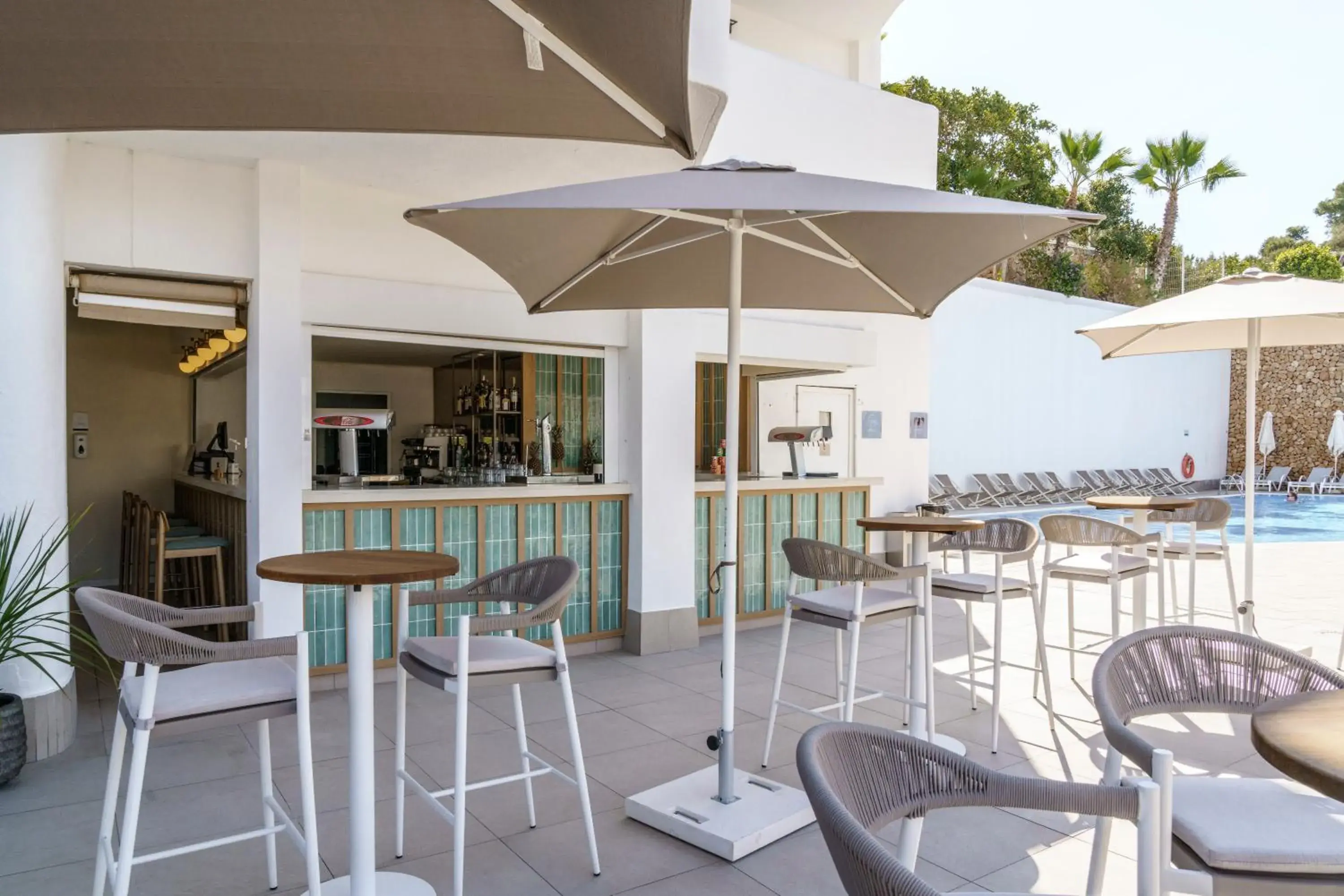 Lounge or bar in AluaSoul Mallorca Resort - Adults only Lounge or bar in AluaSoul Mallorca Resort - Adults only