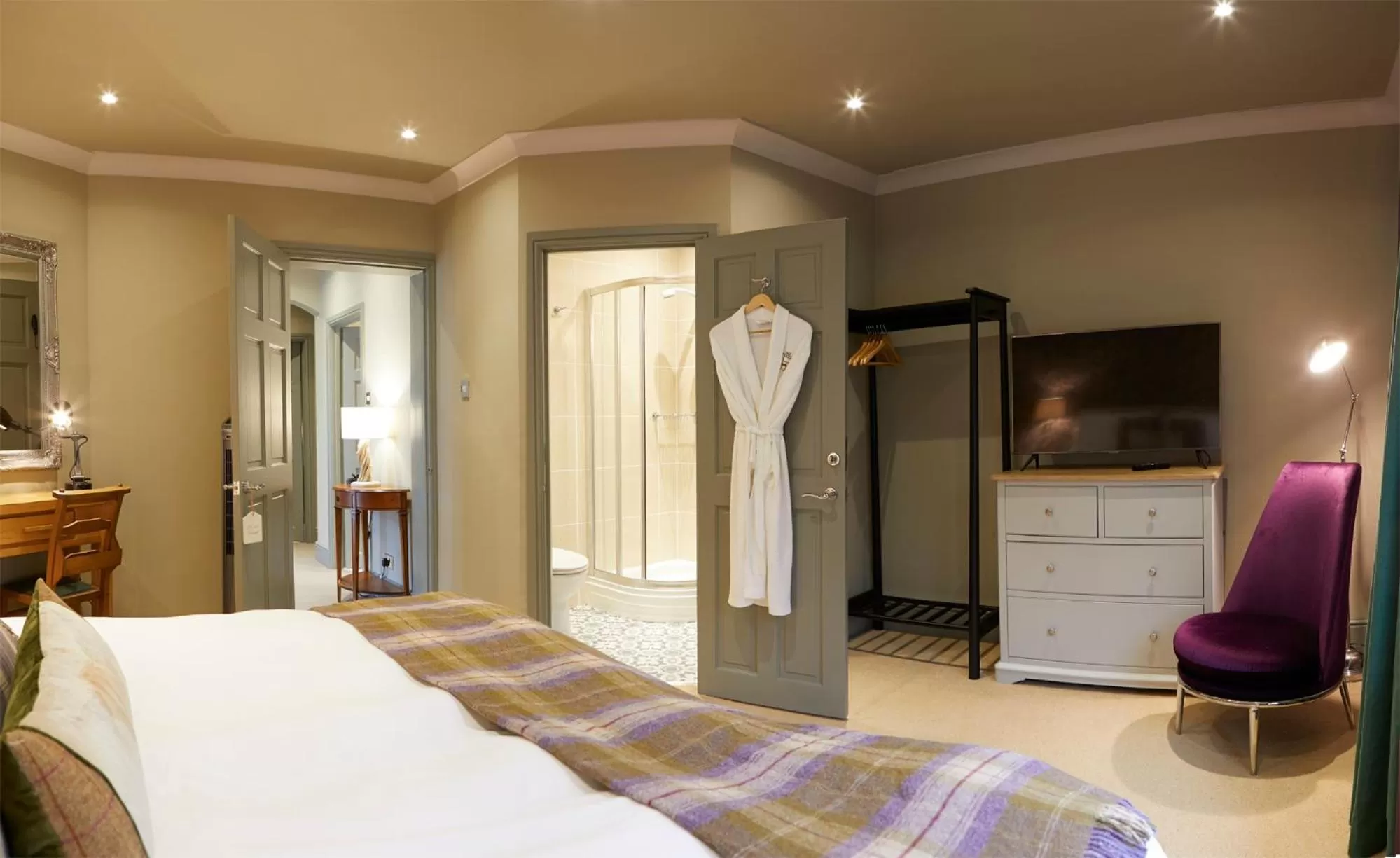 Bed in The Plough Inn & Cottages