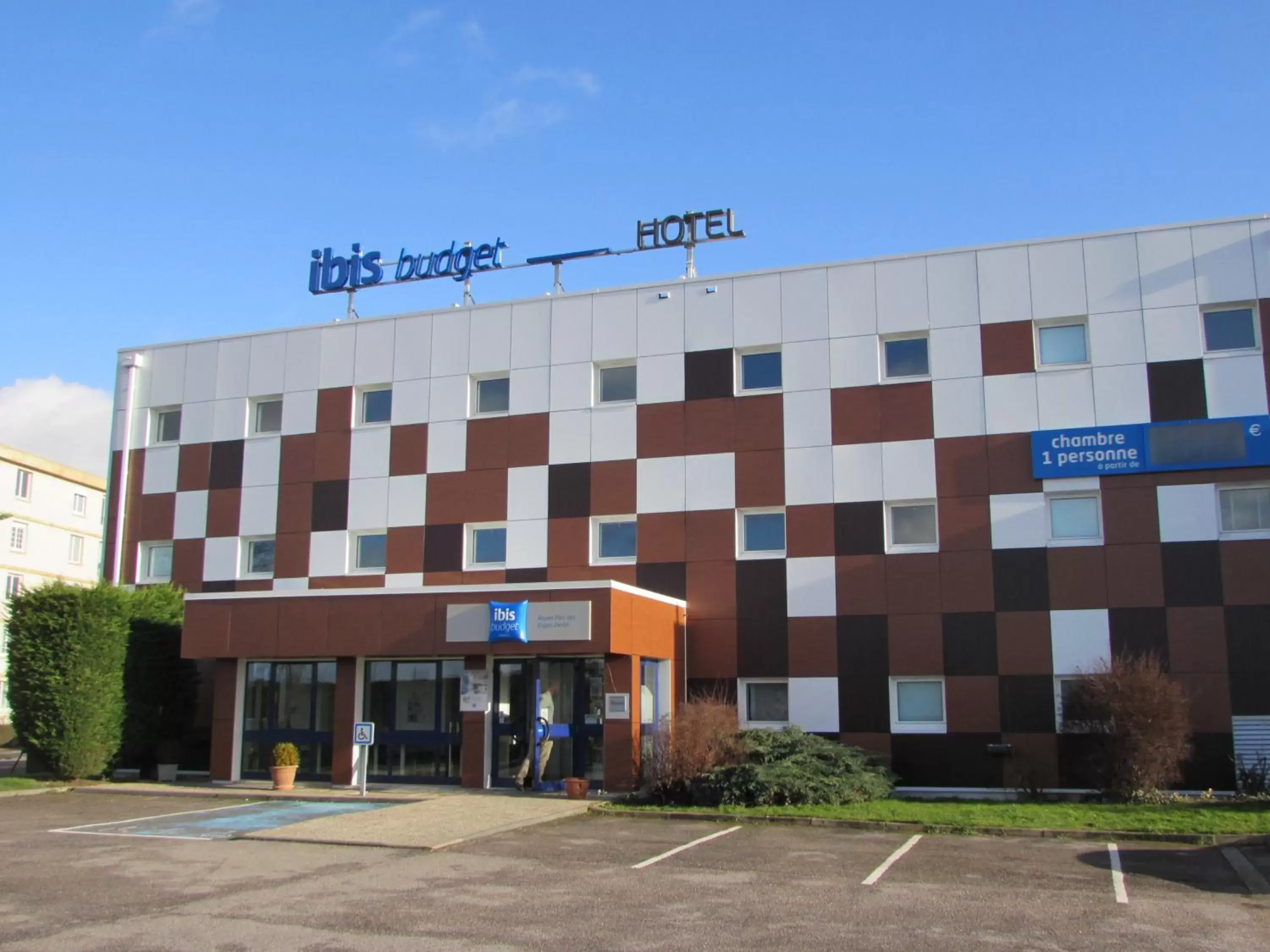 Facade/entrance, Property Building in ibis budget Rouen Parc des Expos Zenith