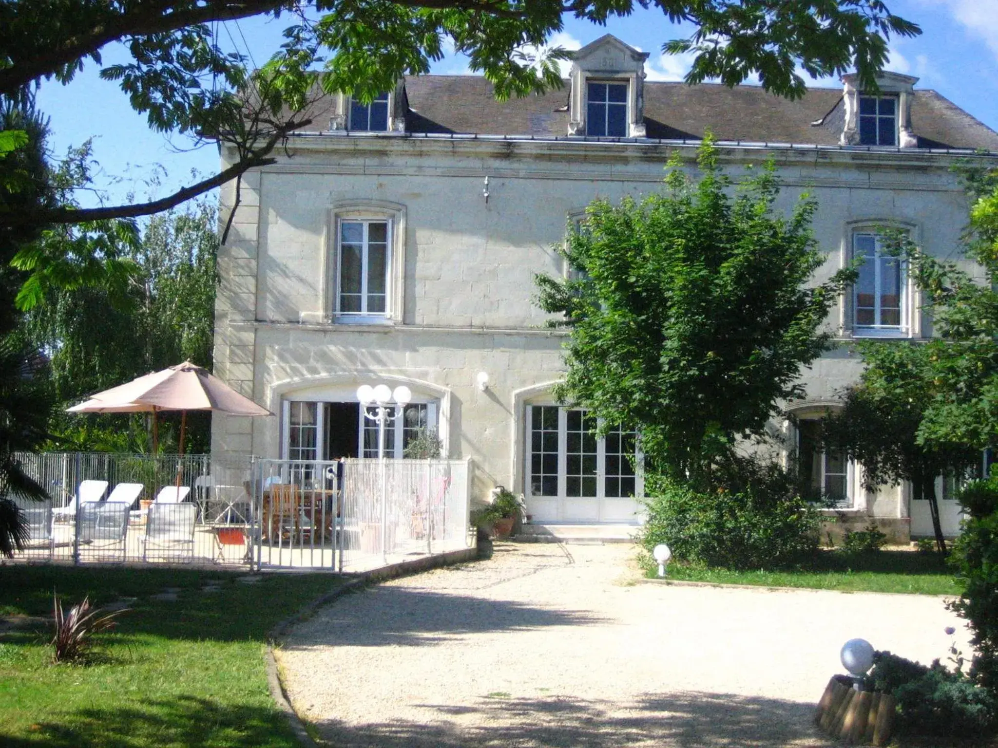 Facade/entrance, Property Building in Maison d'hôtes Villa Richelieu