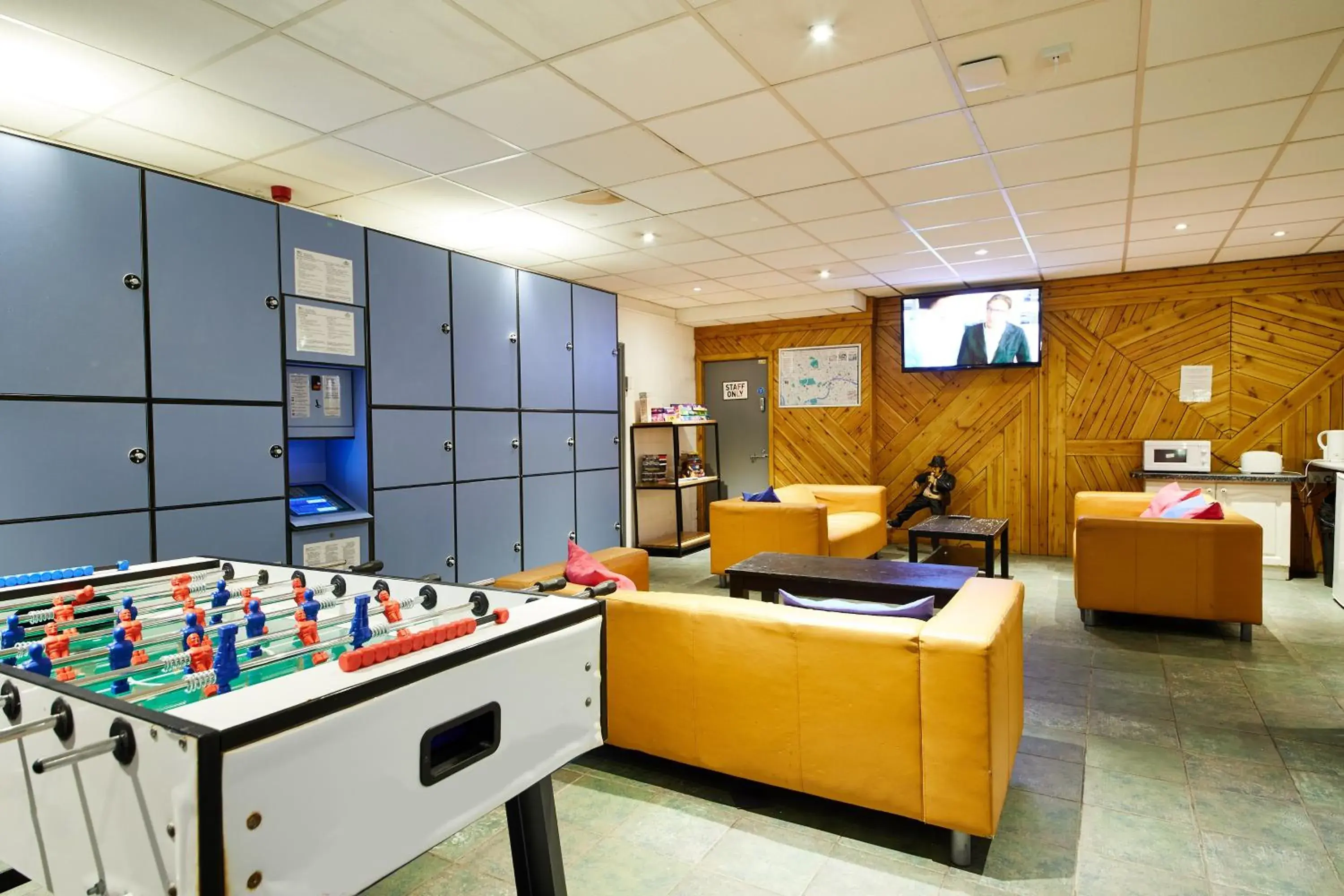 Communal lounge/ TV room in St Christopher's Inn Shepherd's Bush