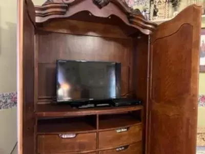 TV/Entertainment Center in Bed and Breakfast Hearts Desire