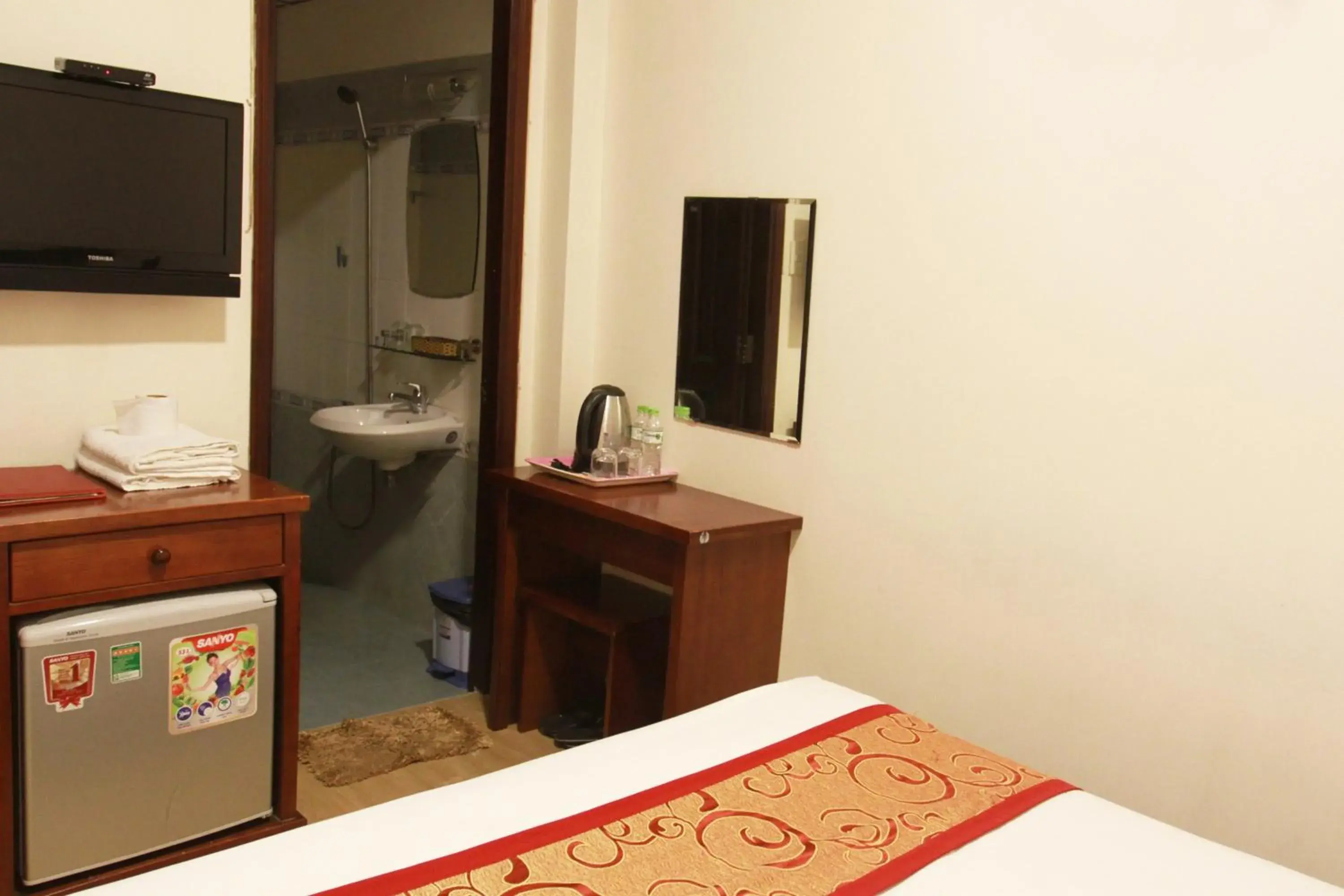 Bathroom, TV/Entertainment Center in Ngoc Minh Hotel