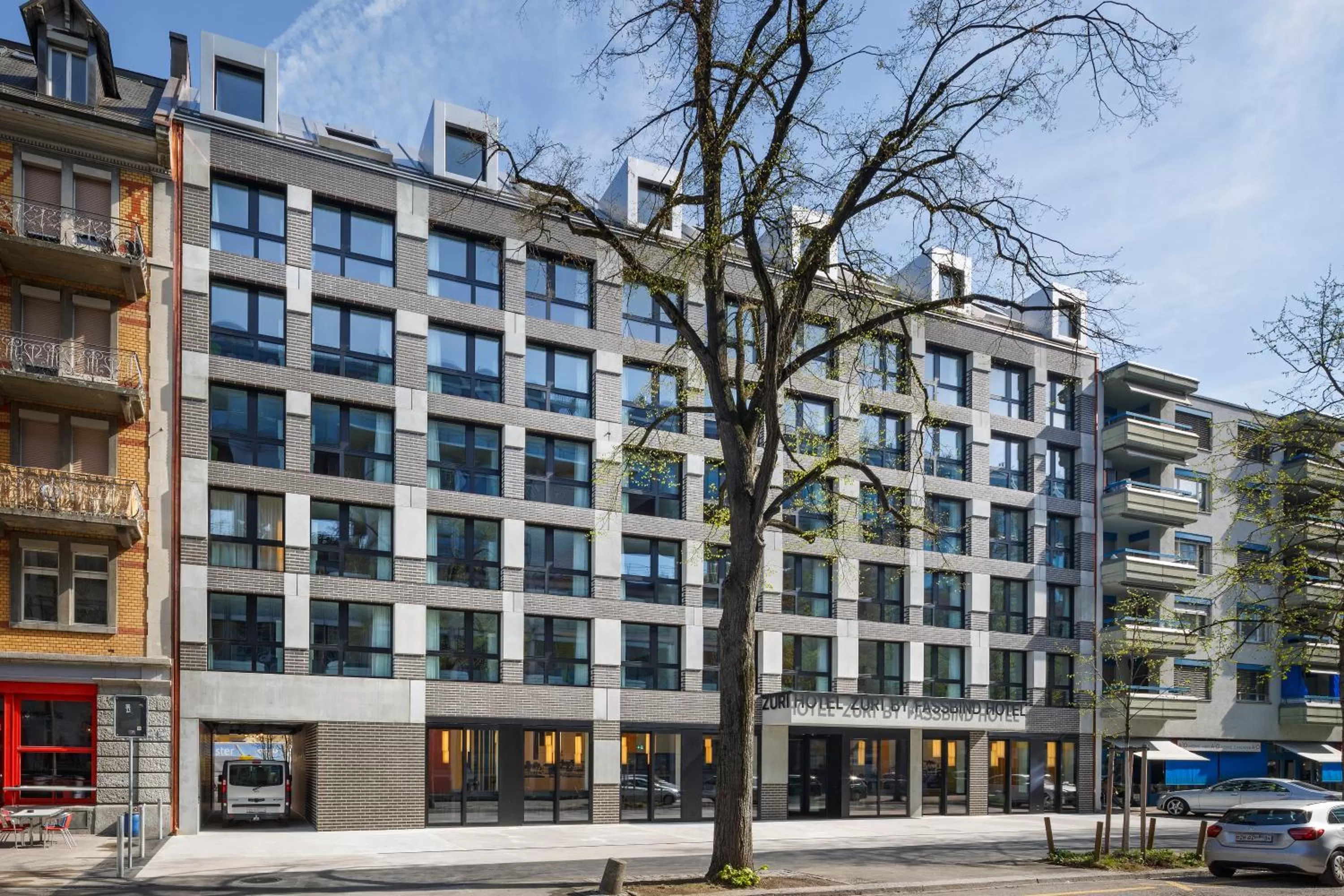 Facade/entrance in Züri by Fassbind