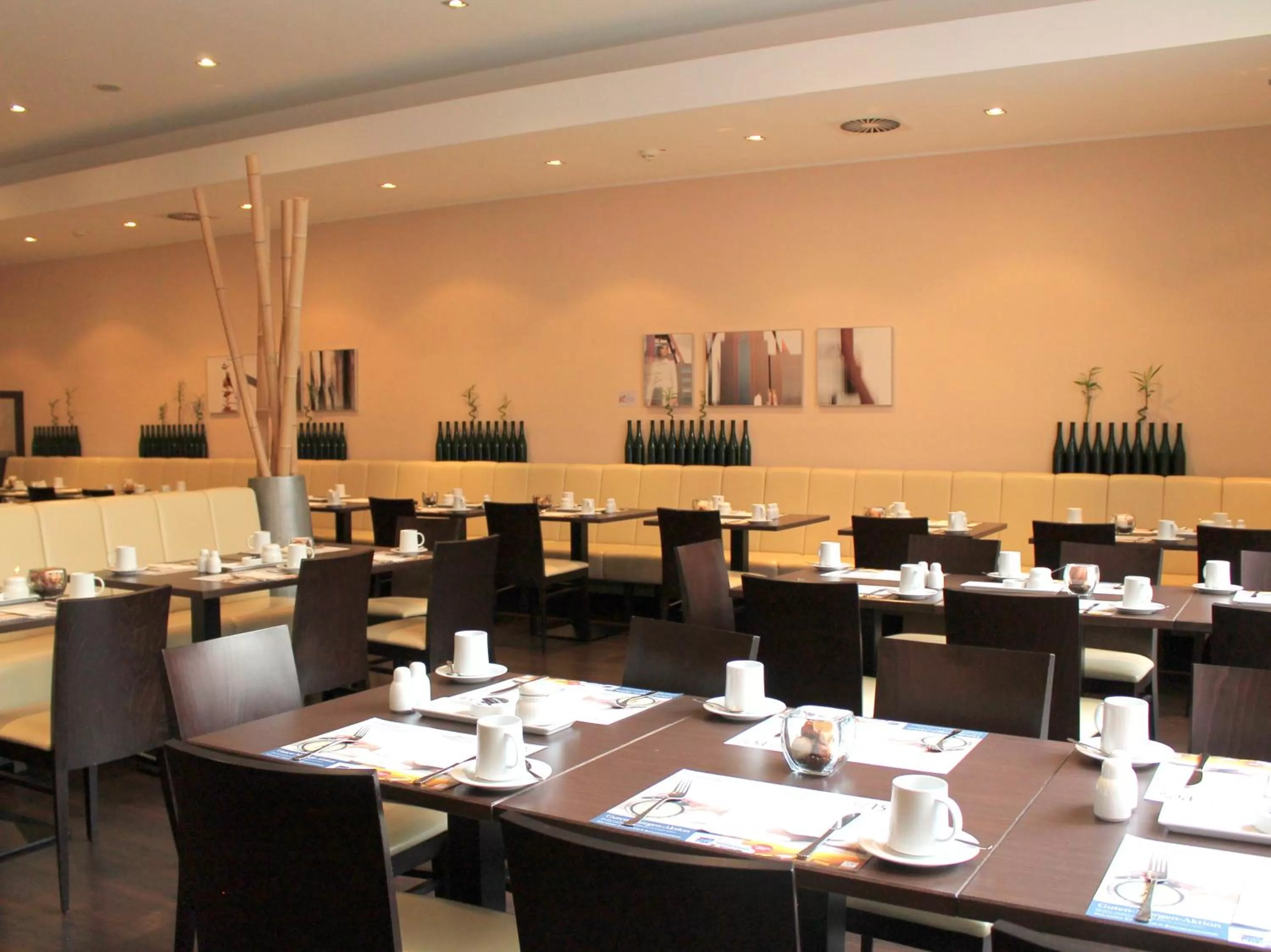 Restaurant/Places to Eat in IntercityHotel Essen