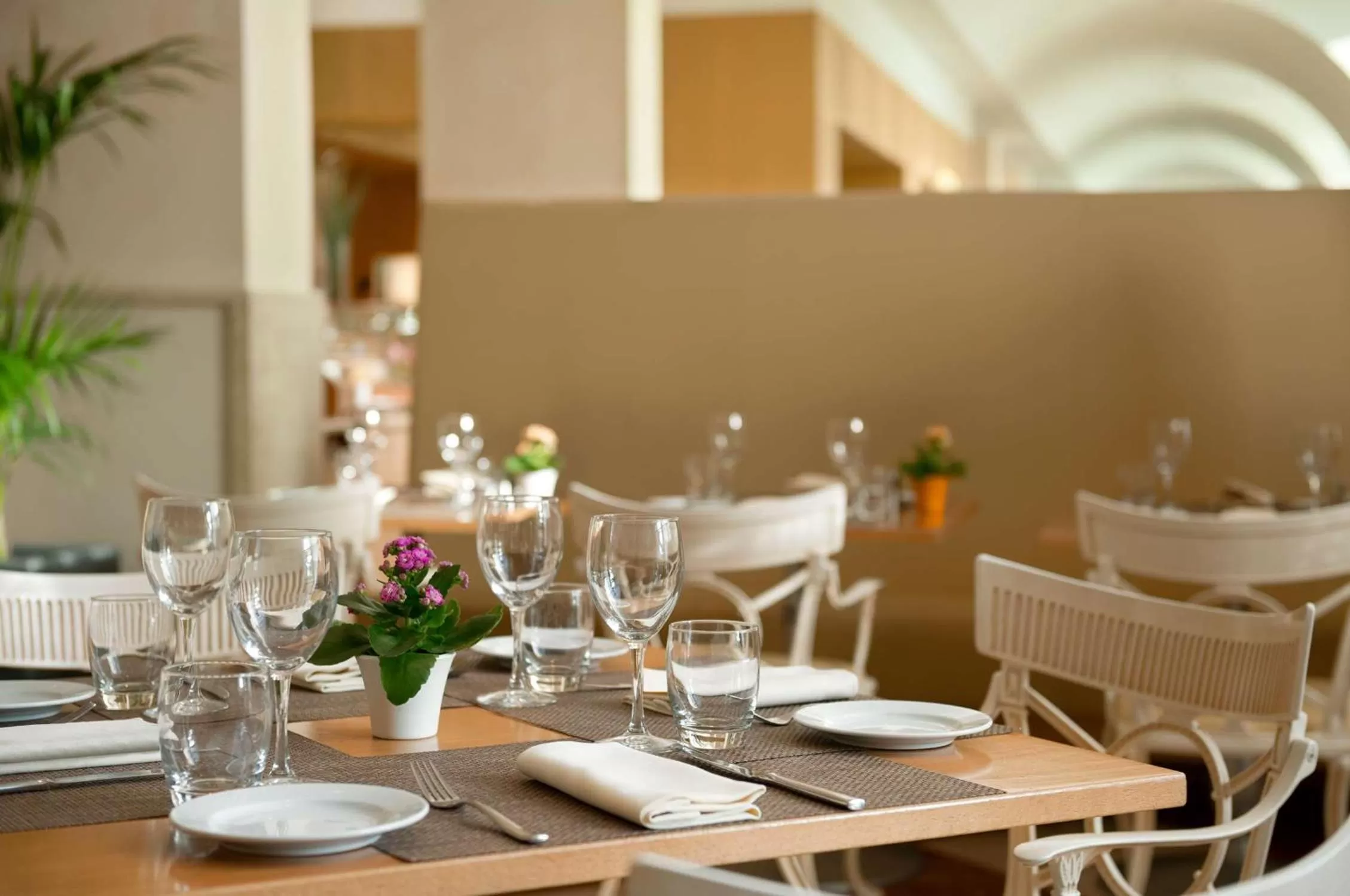 Restaurant/places to eat in Hilton Rome Airport