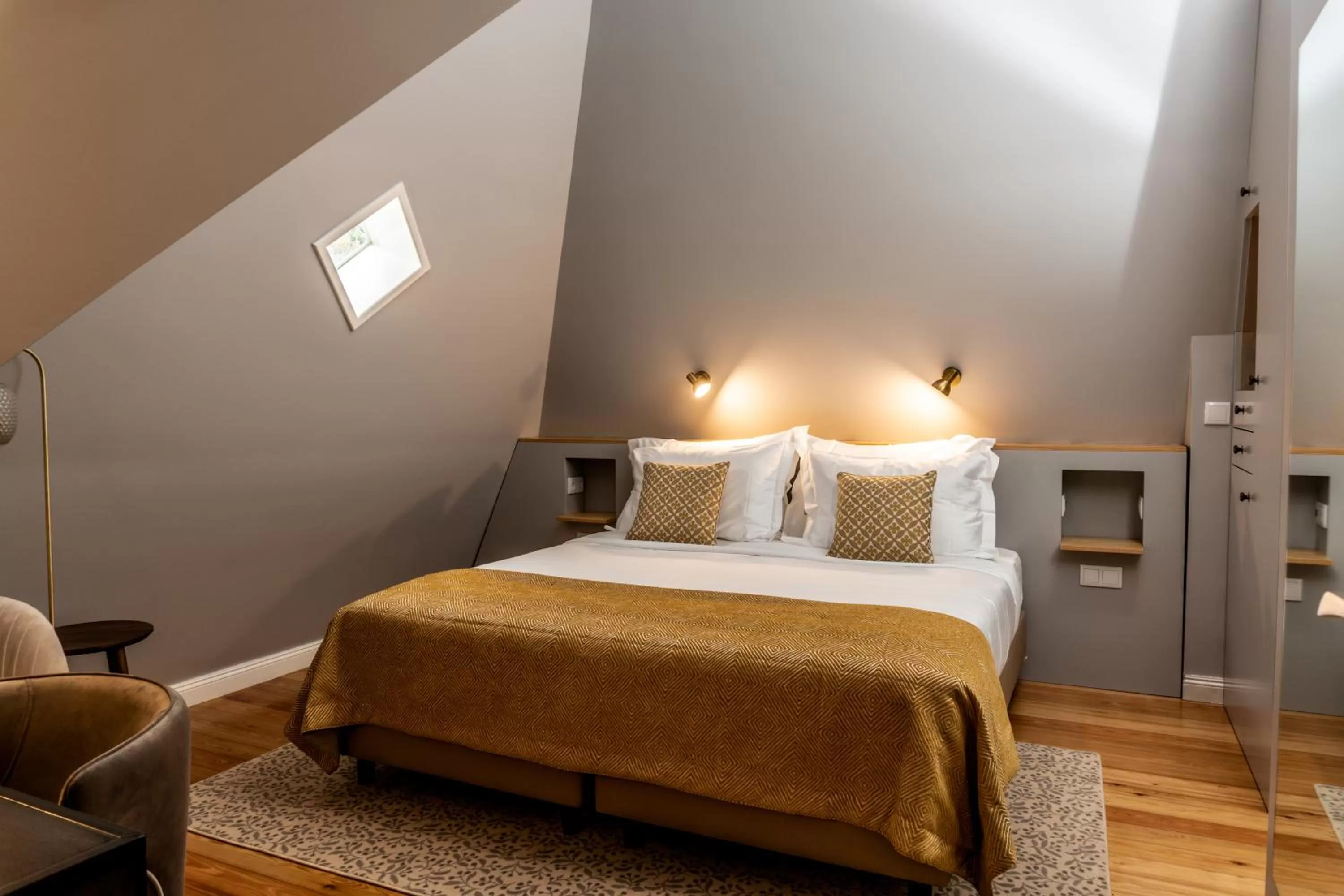 Bed in 1905 Zino's Palace