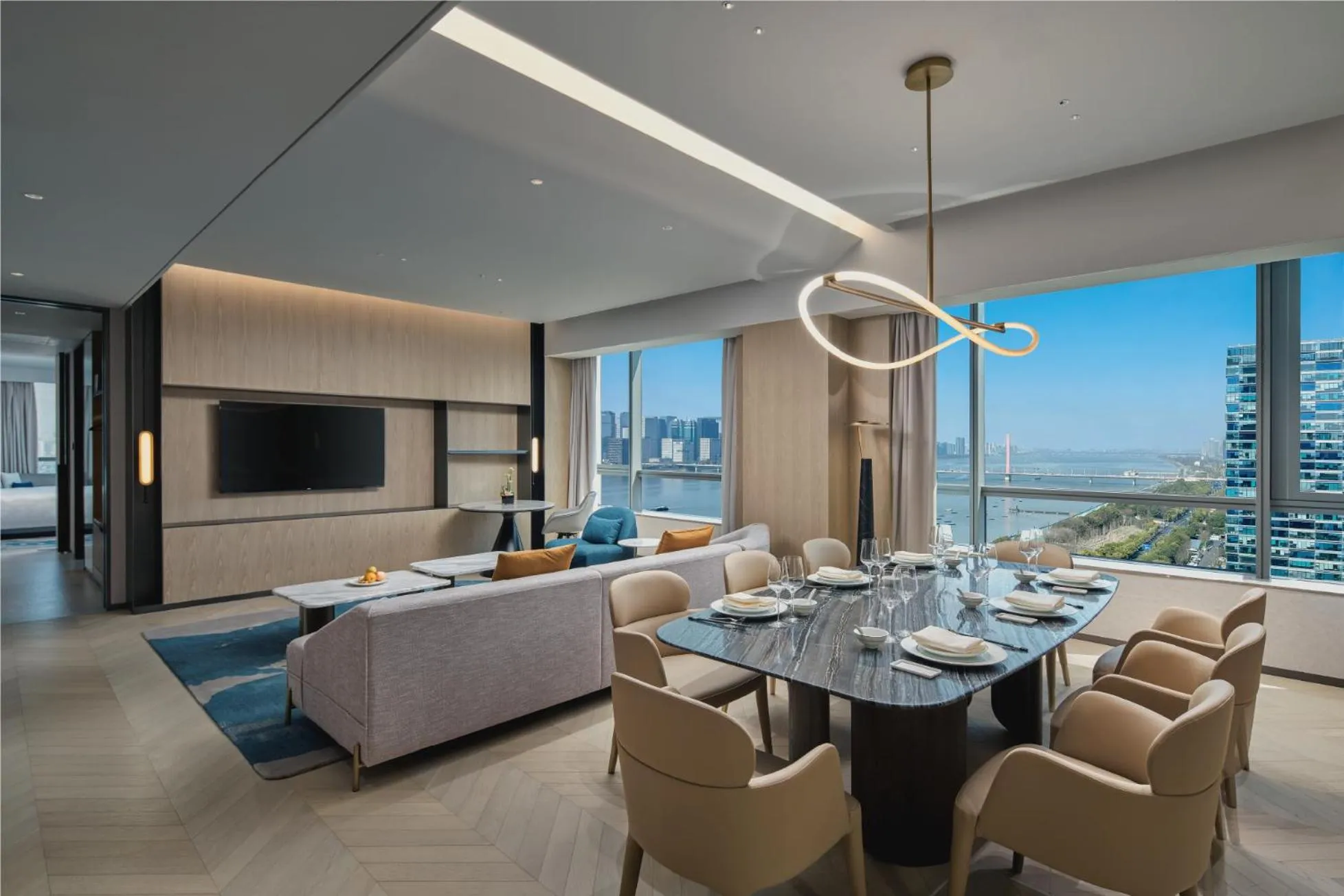 Living room in Crowne Plaza Hangzhou Riverside by IHG