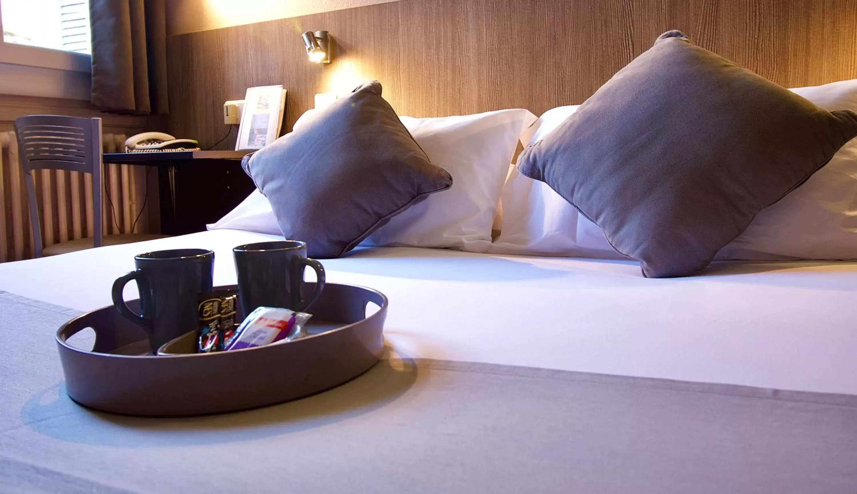 Bed in Le Strasbourg Hotel