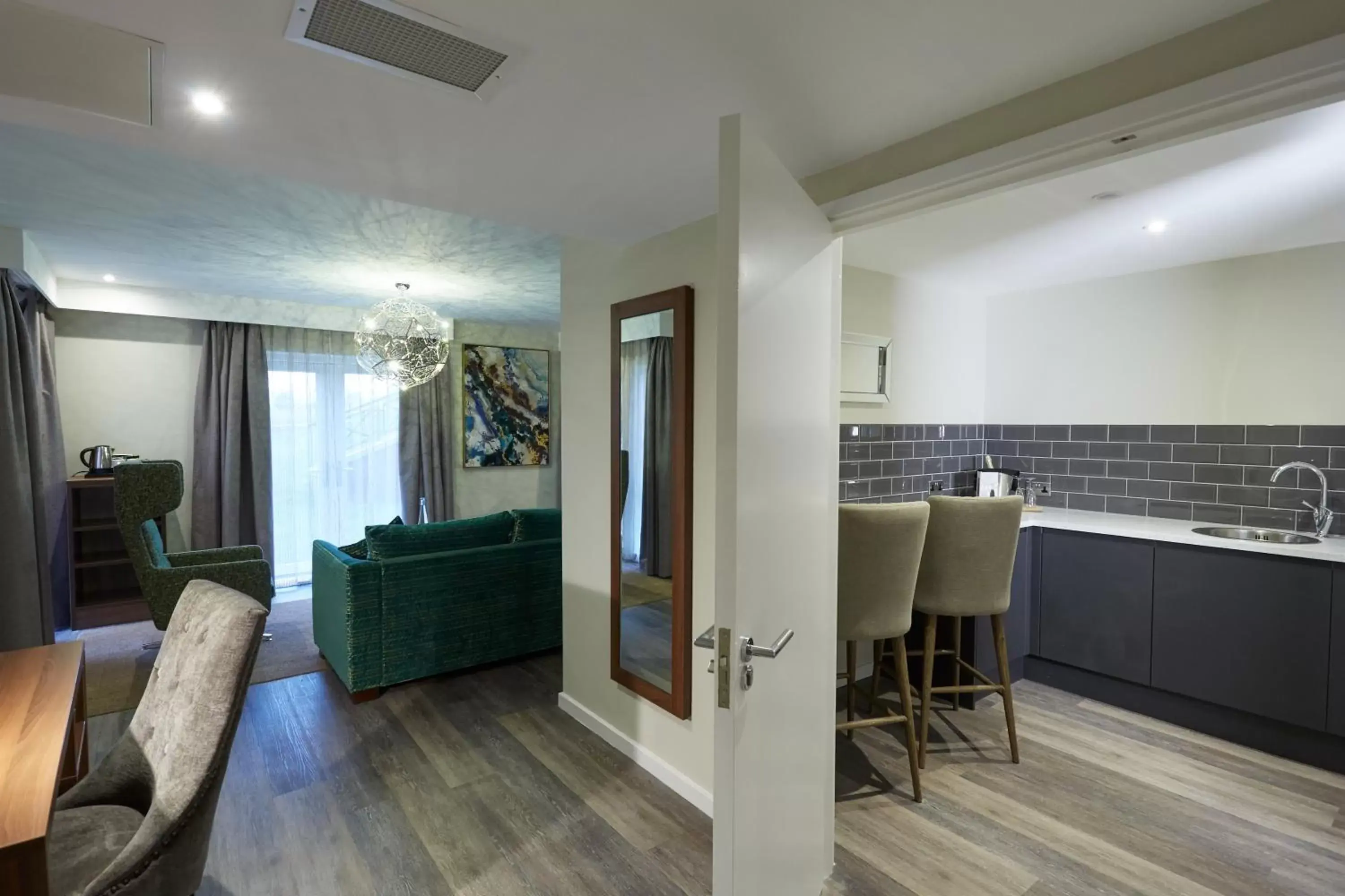 Kitchen or kitchenette in Wychwood Park Hotel and Golf Club