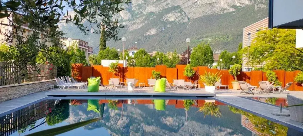Garden, Swimming Pool in Hotel Virgilio