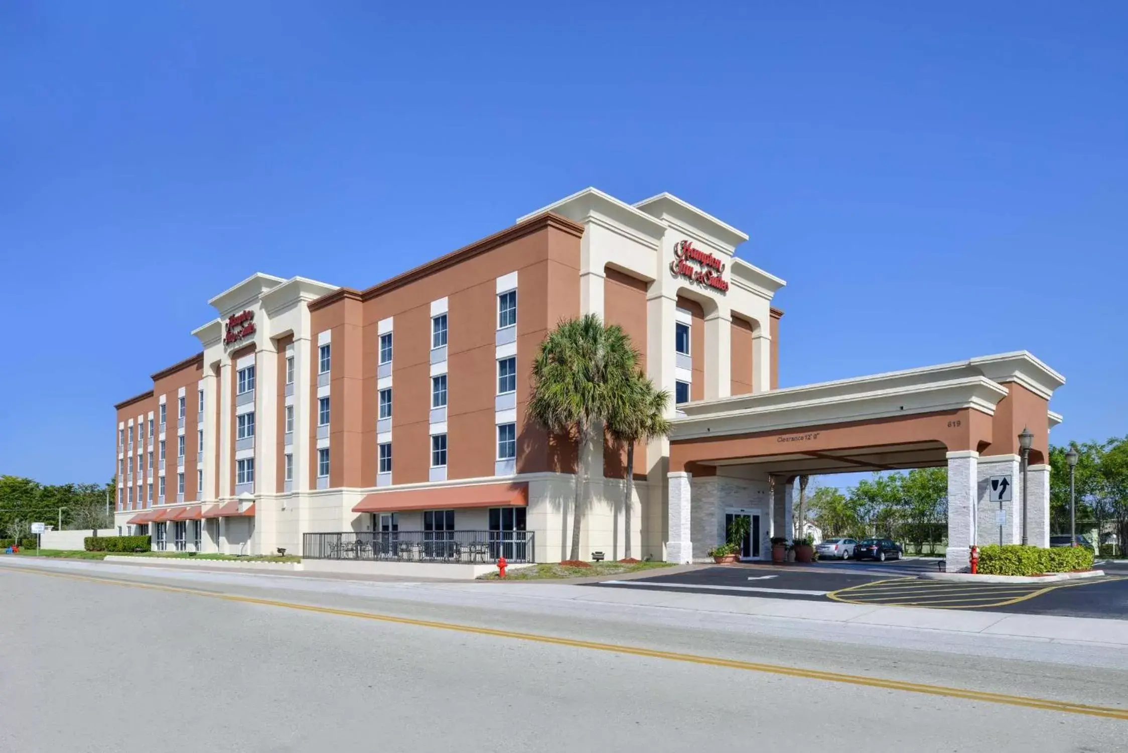 Property Building in Hampton Inn & Suites Cape Coral / Fort Myers