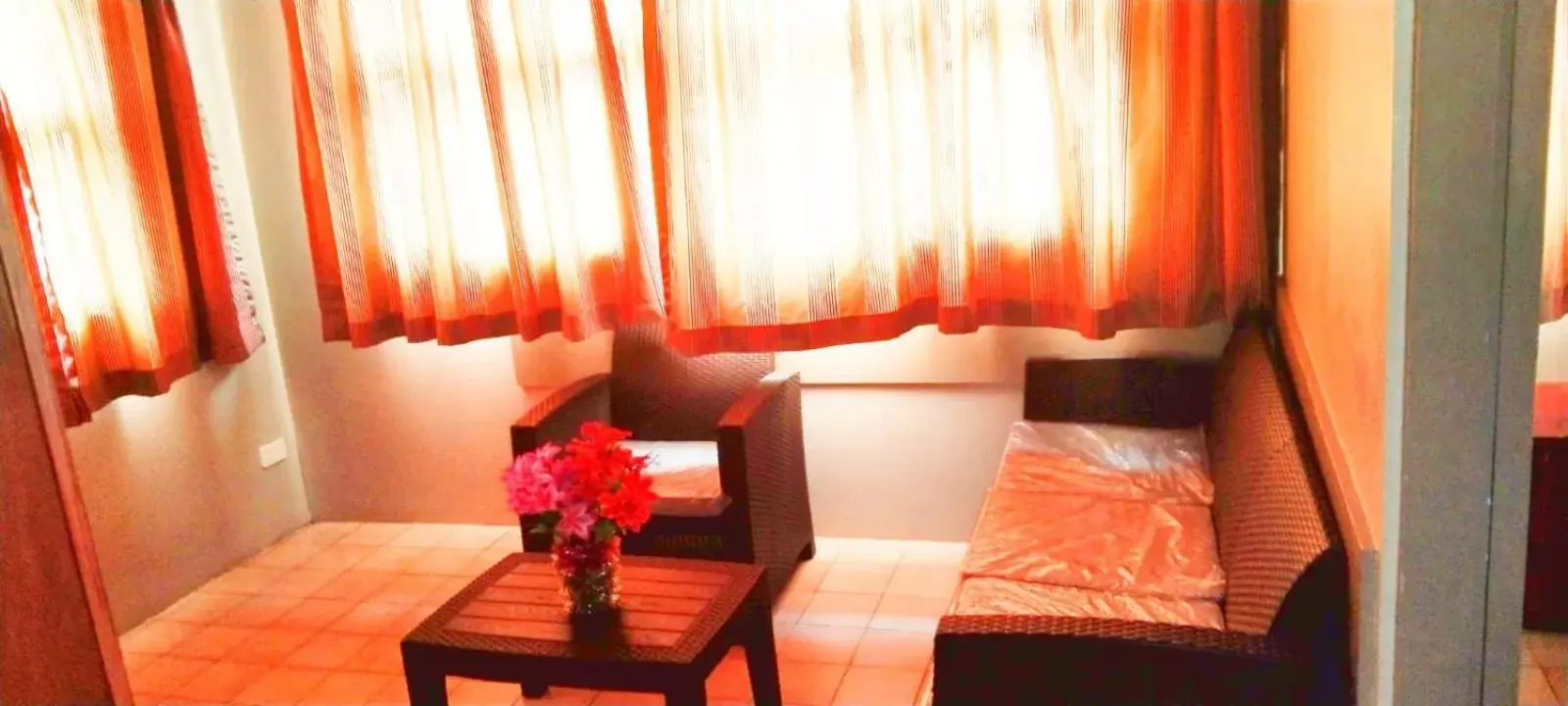 Living room, Bed in Sunseekers Outrigger Hotel Living room, Bed in Sunseekers Outrigger Hotel