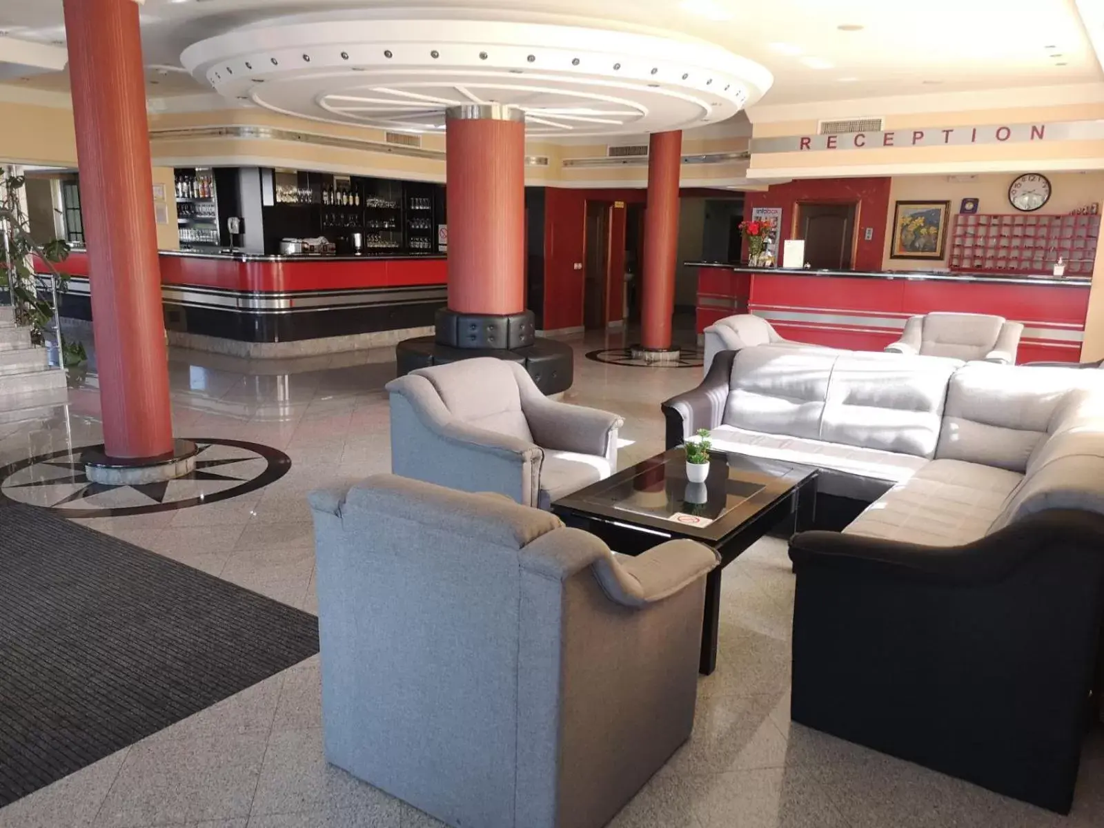 Lobby or reception, Lounge/Bar in Hotel Elegance