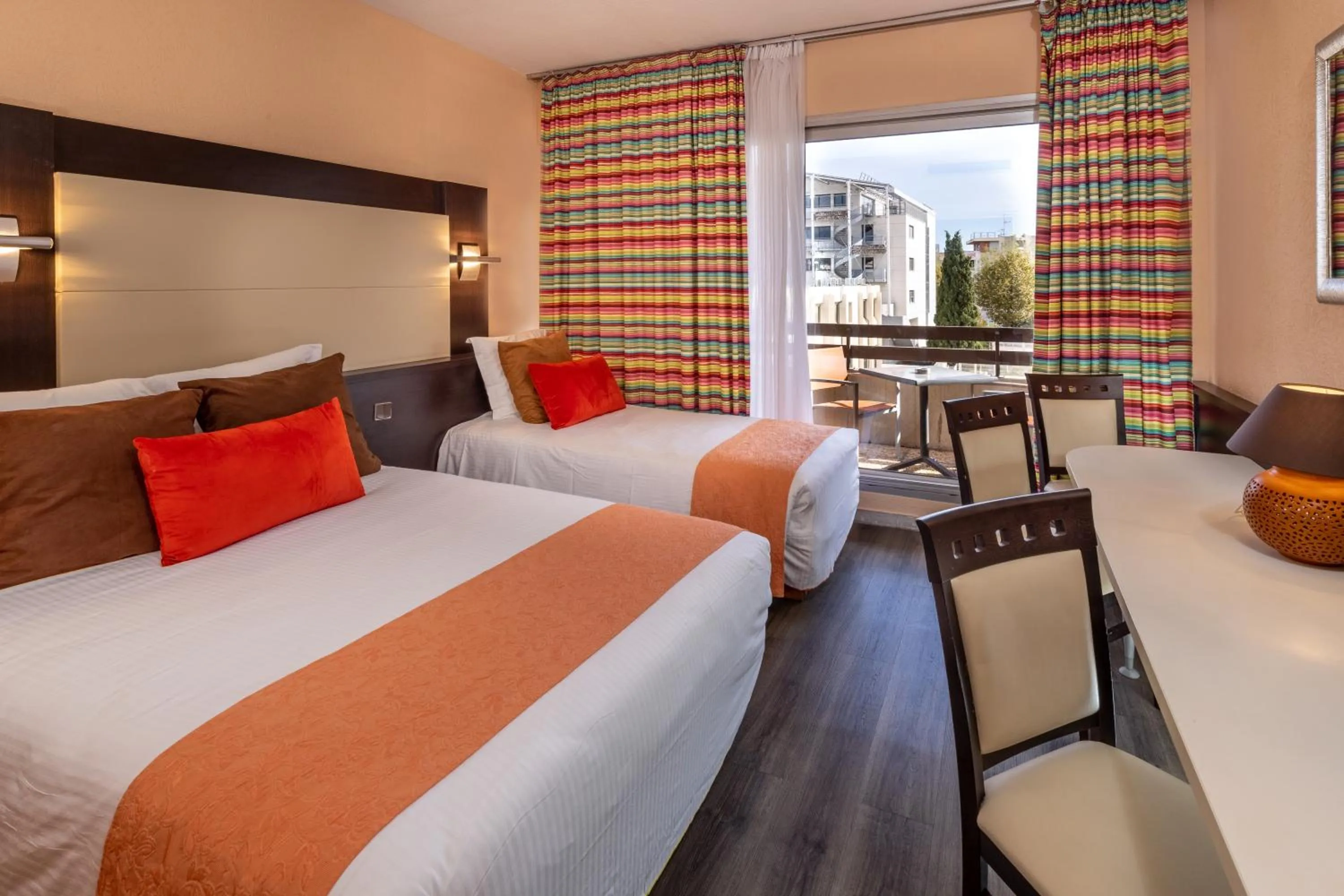 Photo of the whole room, Bed in The Originals City, Hôtel Galaxie, Nice Aéroport